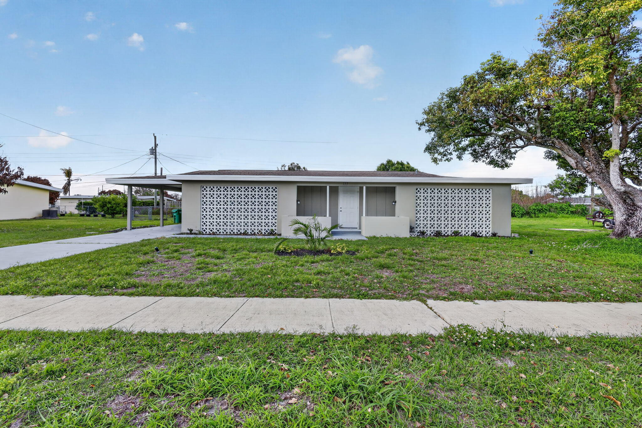 157 SE Calmoso Drive — photo
