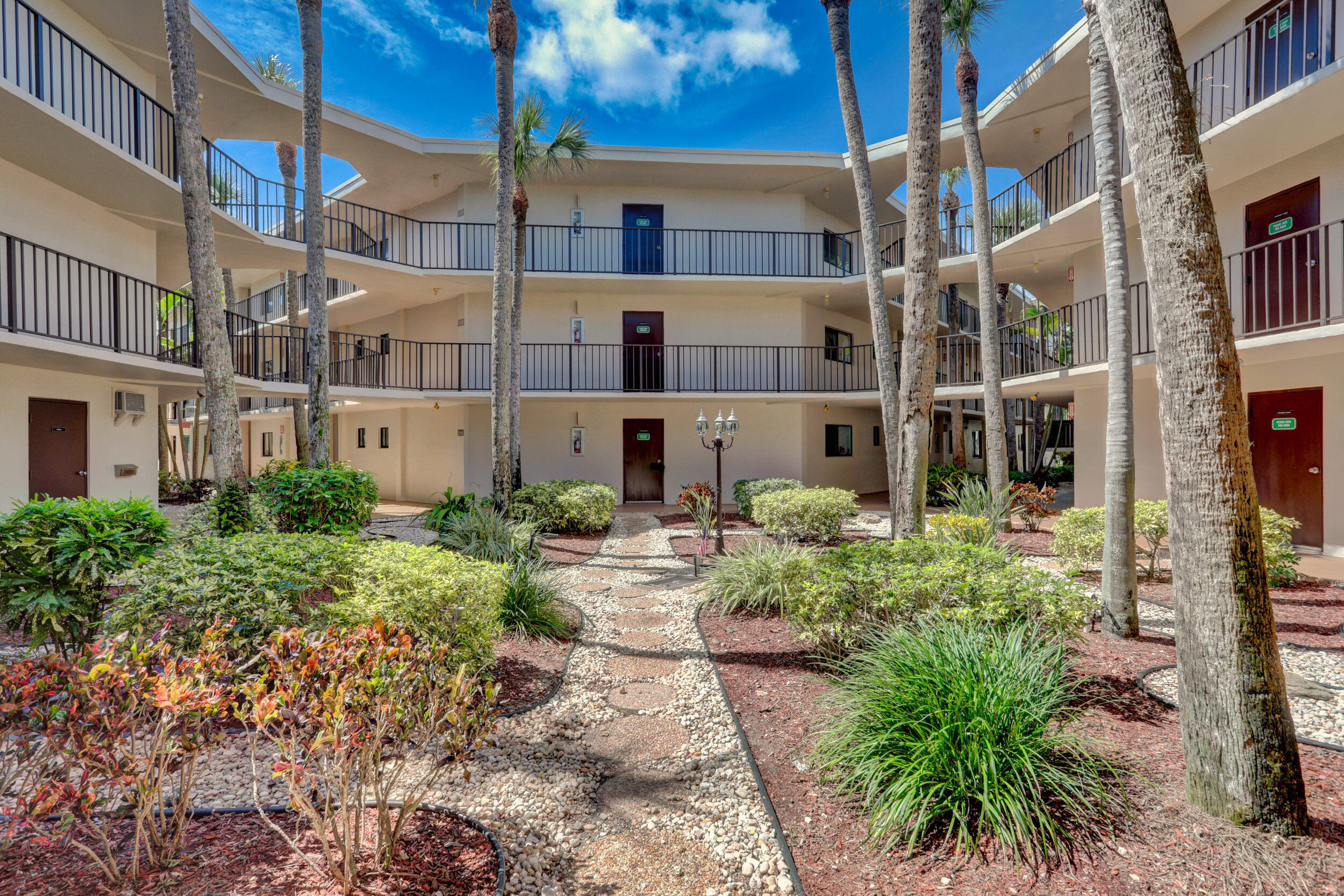 5370 Las Verdes Circle 324 — photo