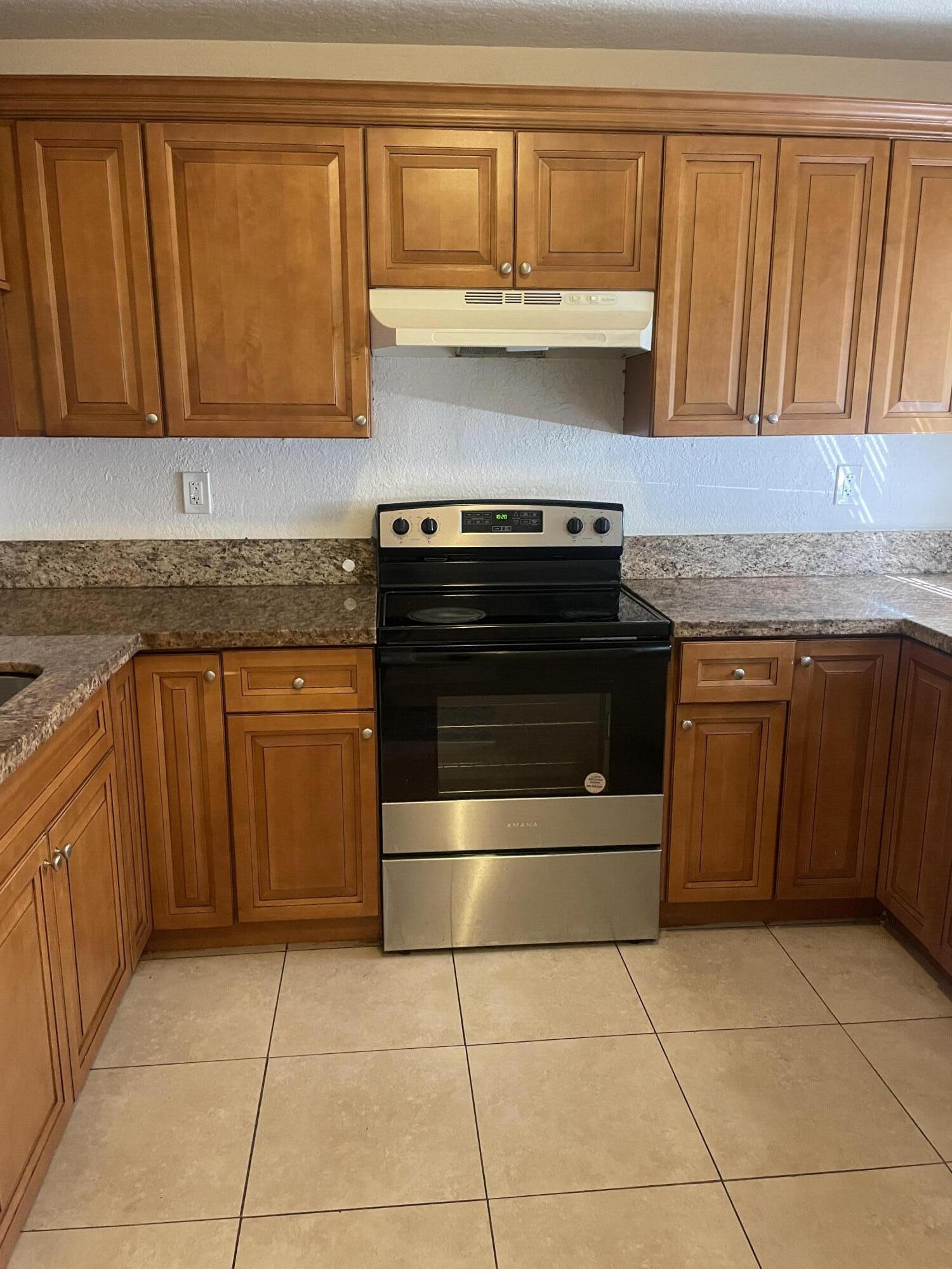 8249 Fairway Road — photo