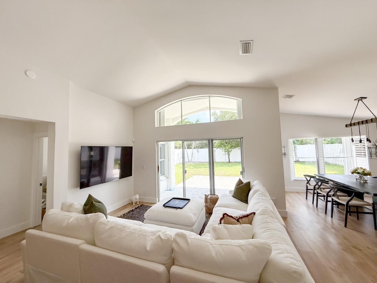 7895 Manor Forest Boulevard — photo