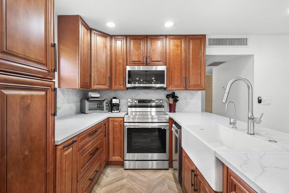 156 Seville — photo