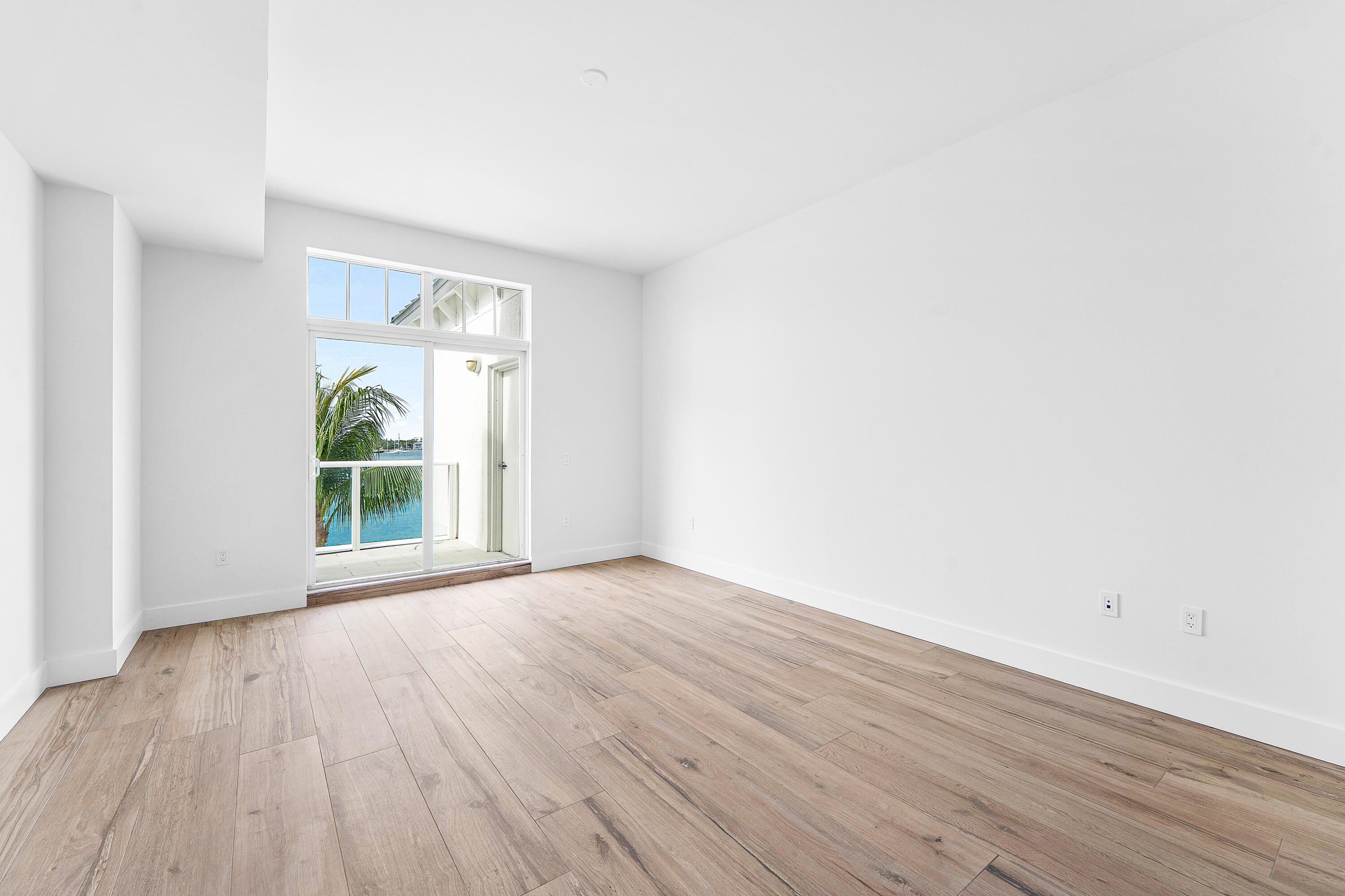 180 Lake Drive 2204 — photo
