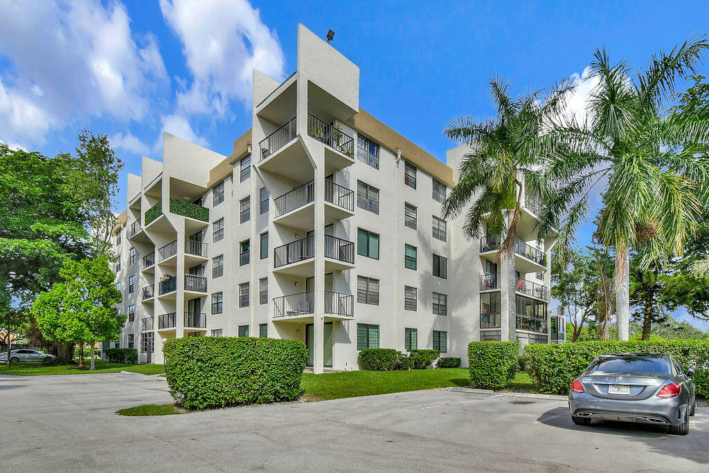 6190 Woodlands Boulevard 312 — photo