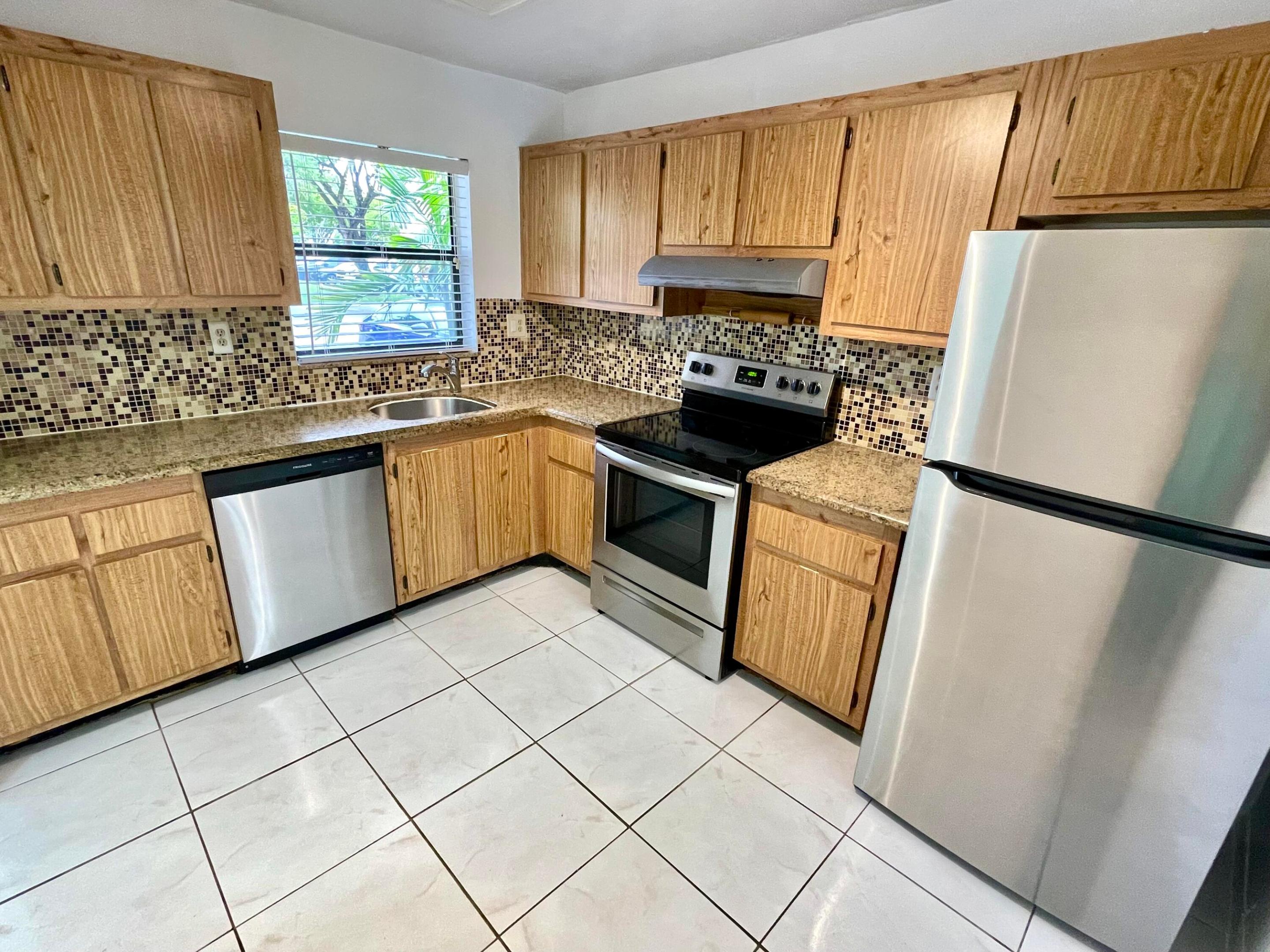 10442 Sunrise Lakes Boulevard 104 — photo