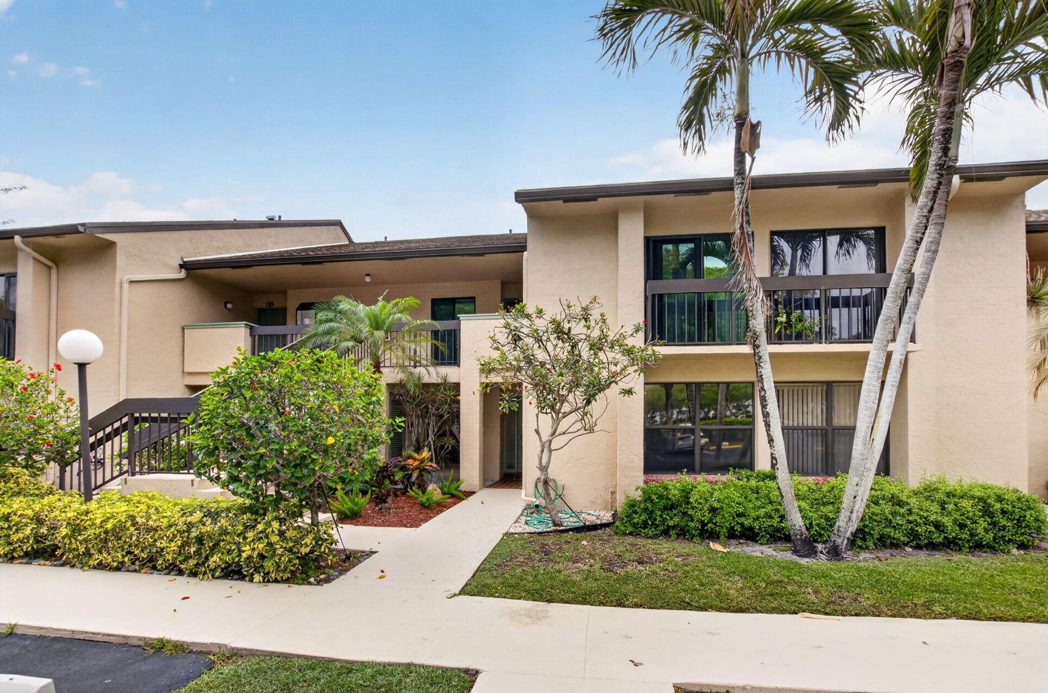 5021 Oakhill Lane Unit 114 — photo