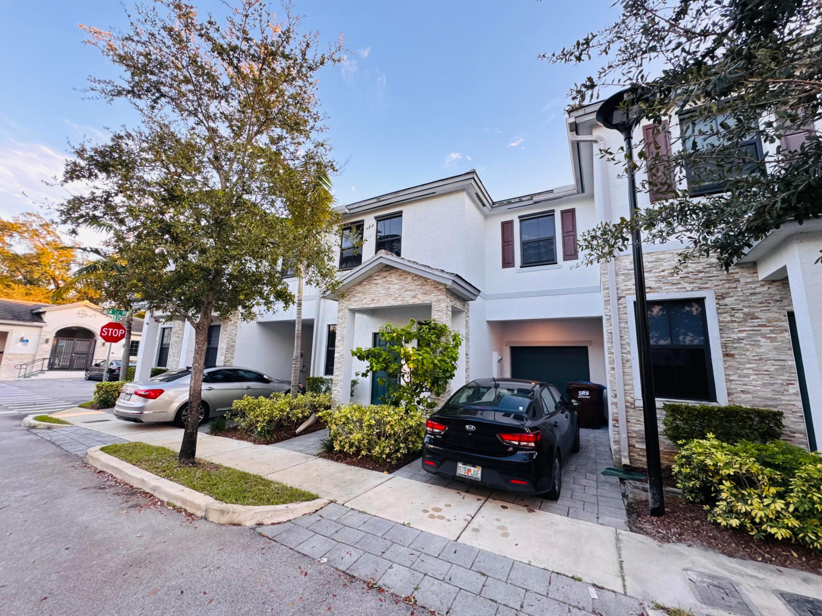 1606 SW 28th Court — photo