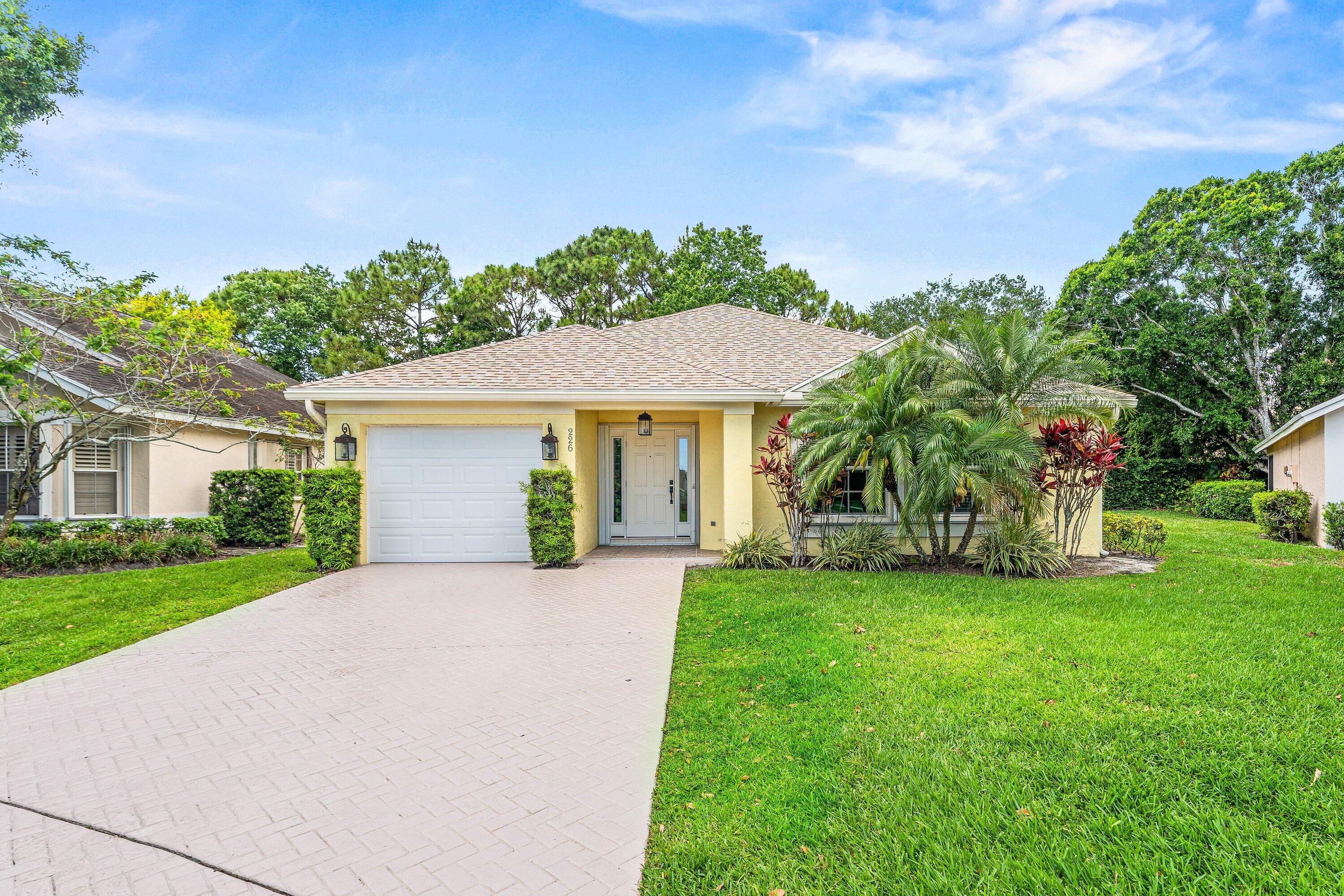 226 Moccasin Trail W — photo