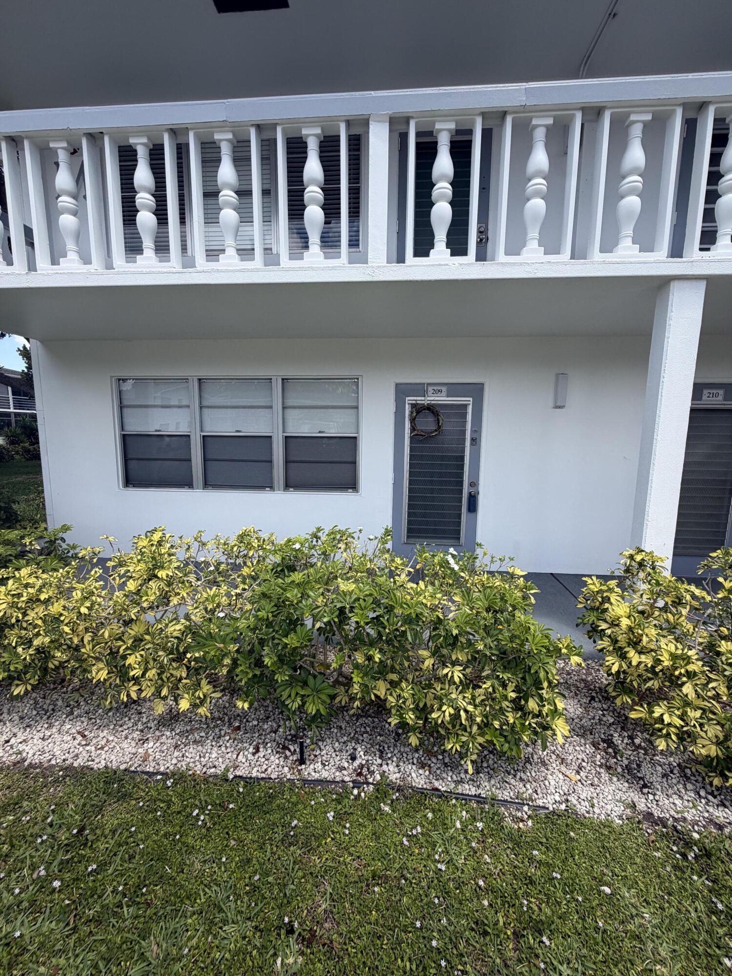 209 Newport M 209 — photo