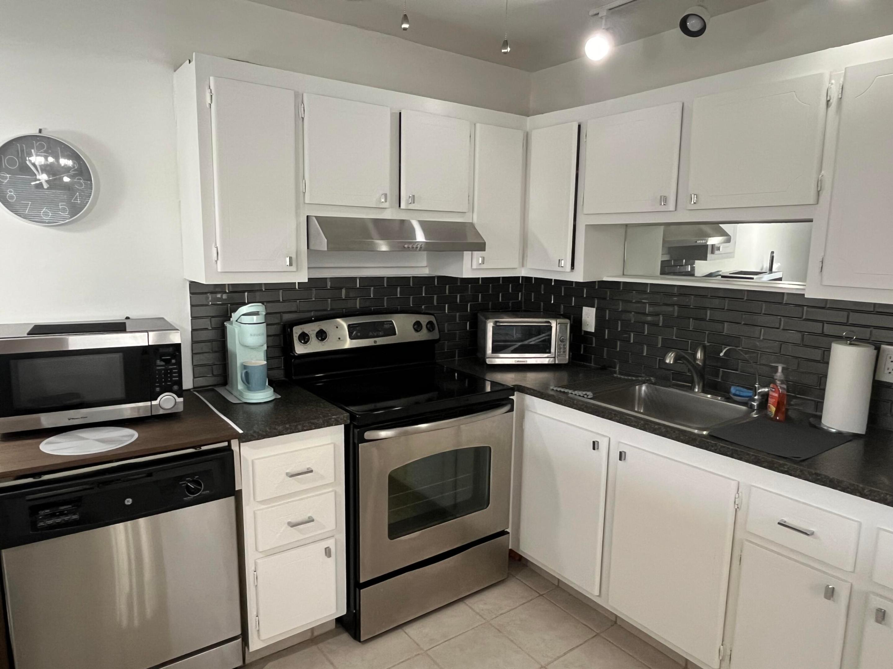 114 Waterford E 114 — photo