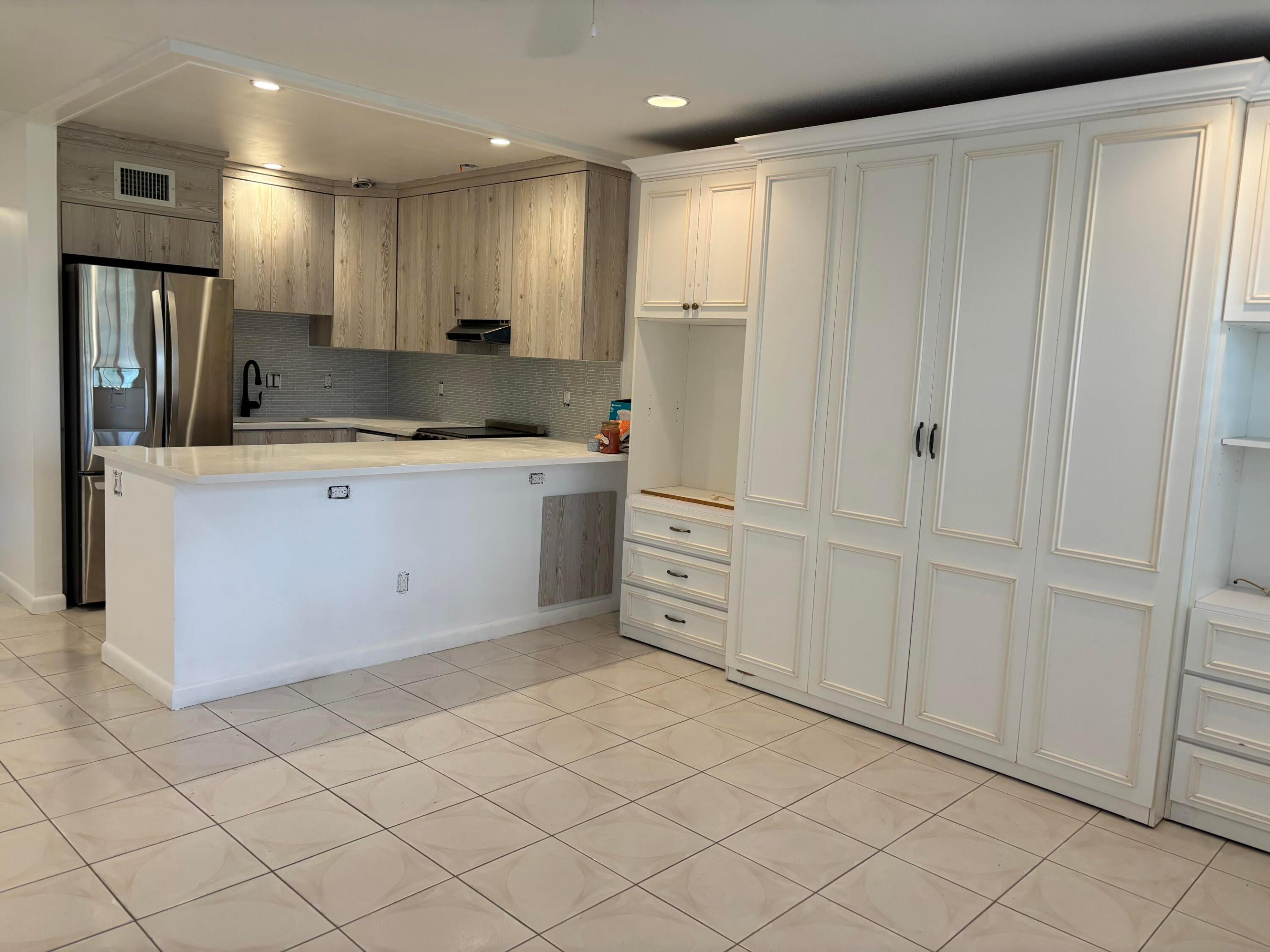 223 Coventry J 223 — photo