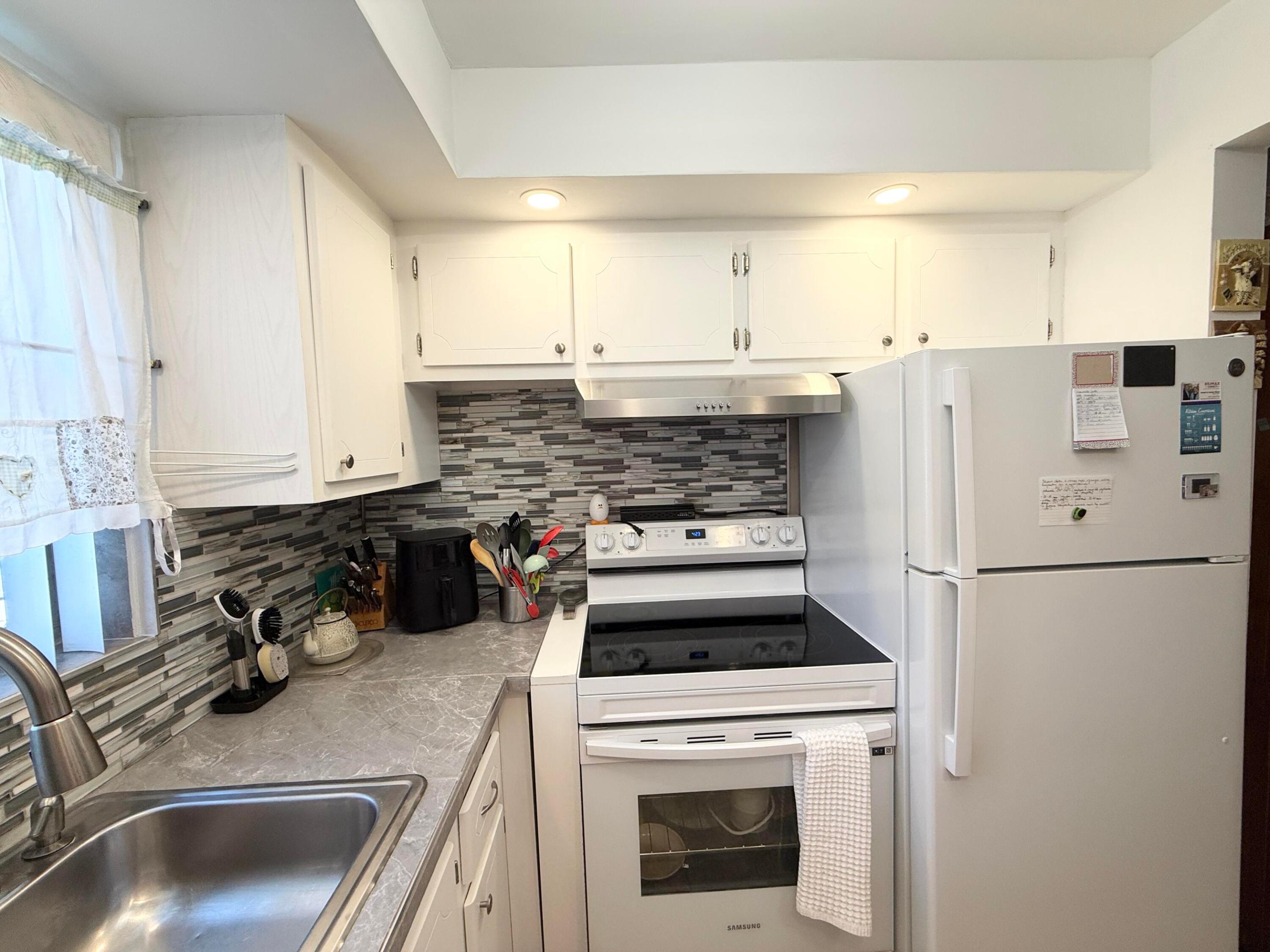 228 Canterbury J — photo