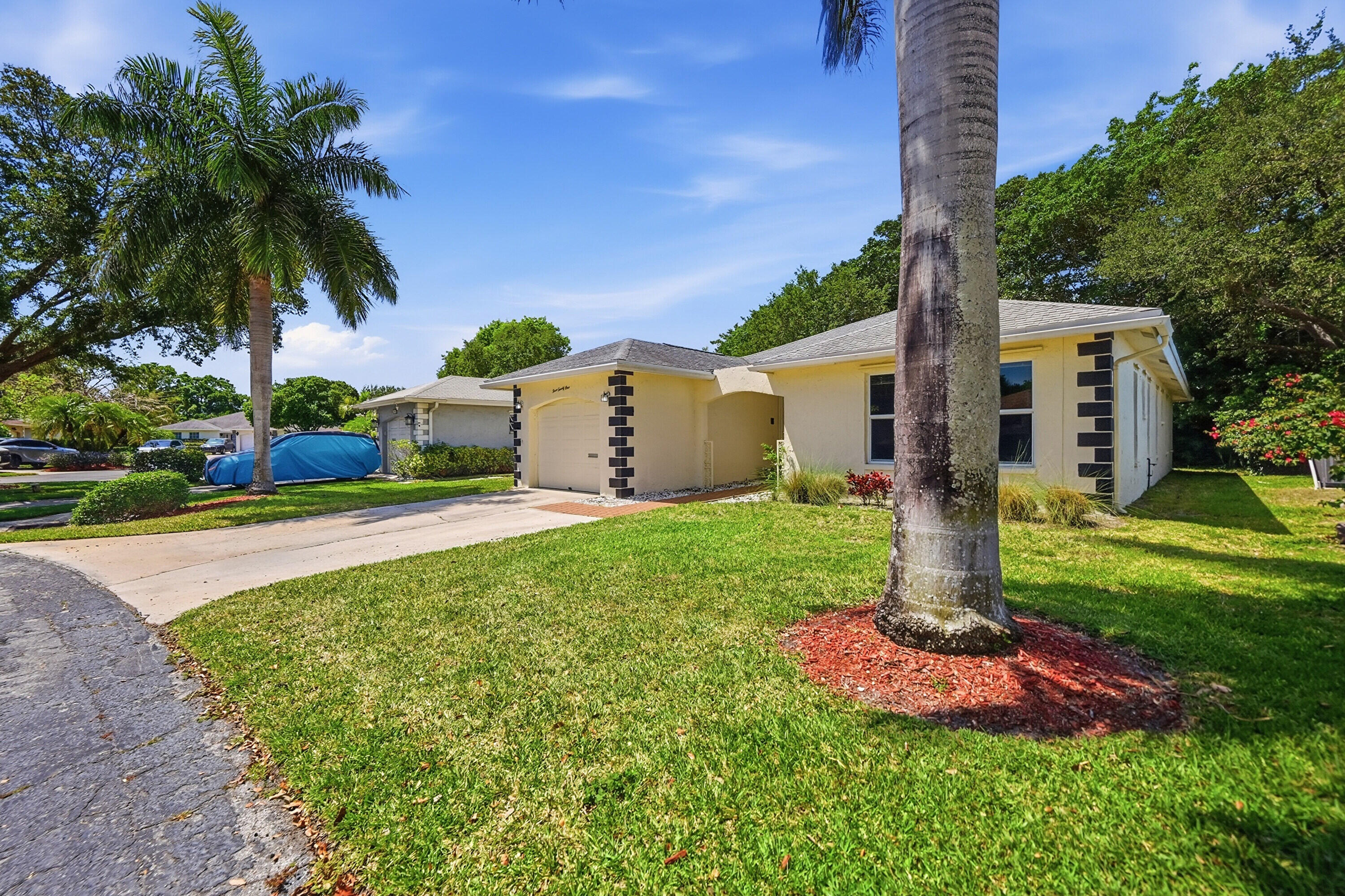 321 Del Rio Boulevard, Boca Raton, FL 33432 — photo 2