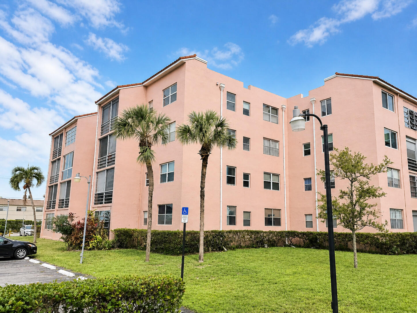 2841 Somerset Drive 107 — photo