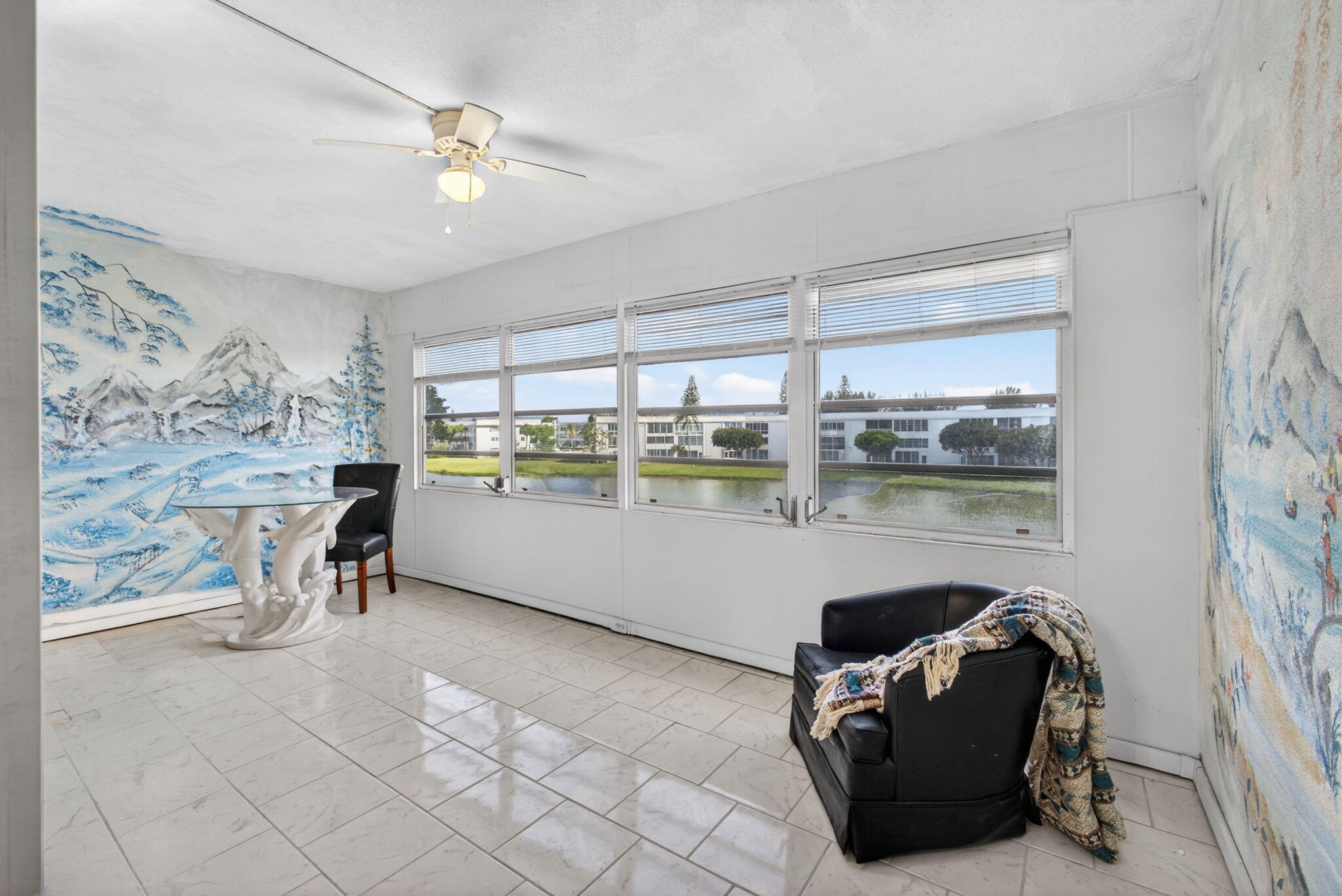348 Wellington H — photo