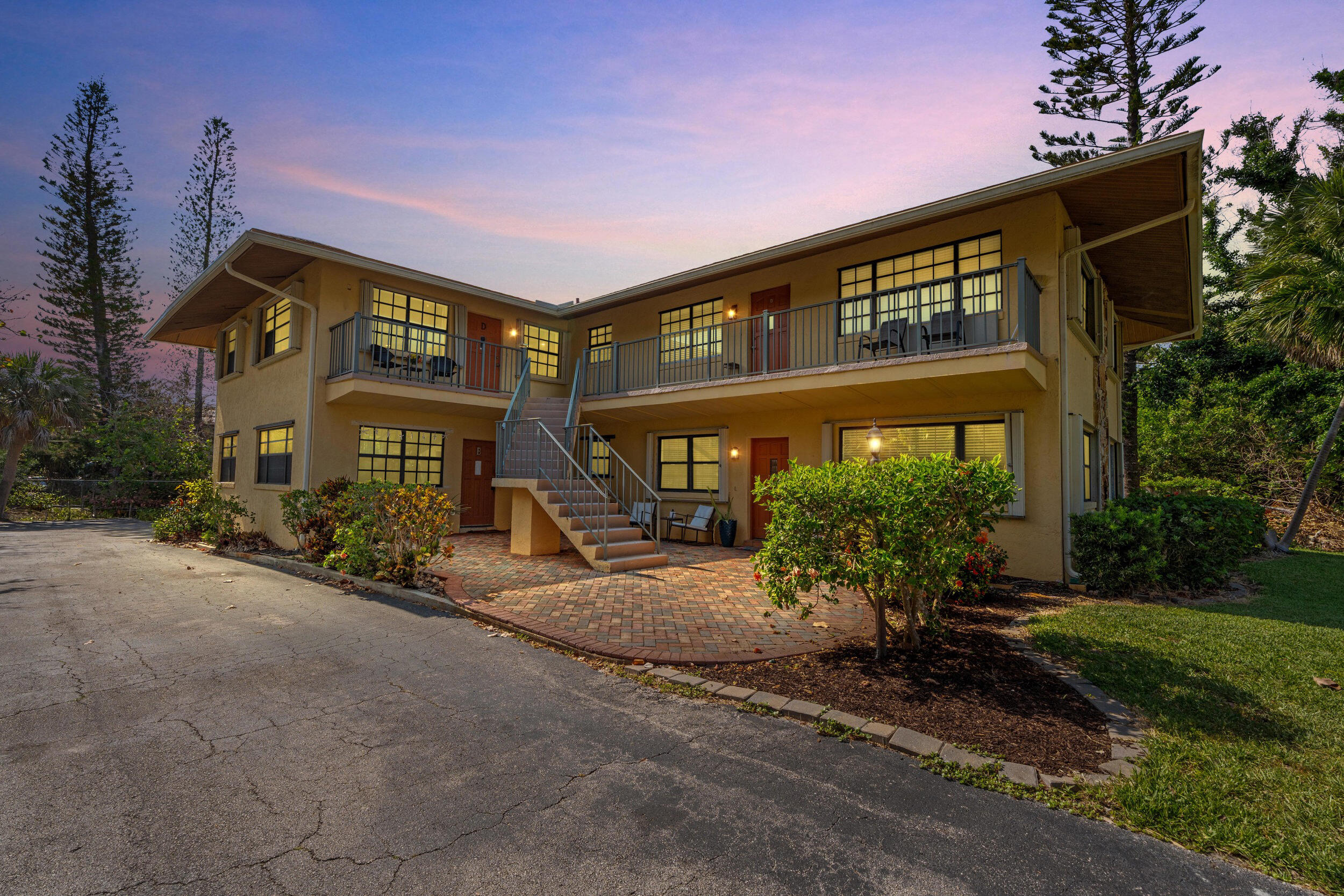 2505 Tamarind Drive — photo