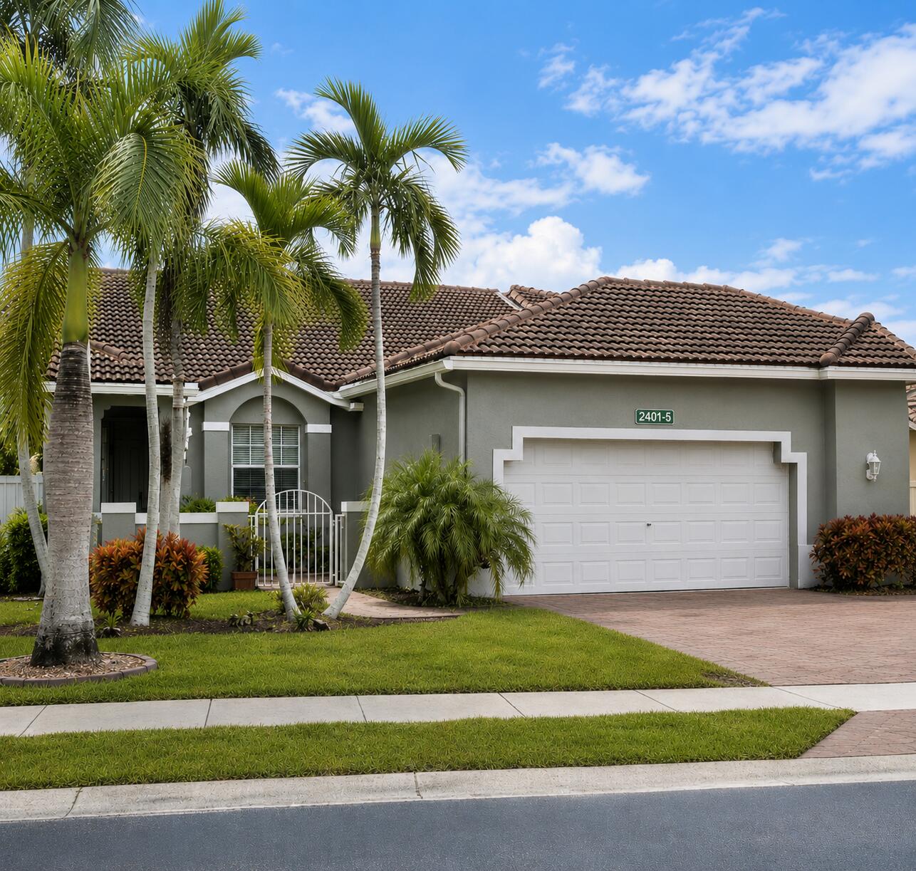 2401 E Aragon Boulevard 5 — photo