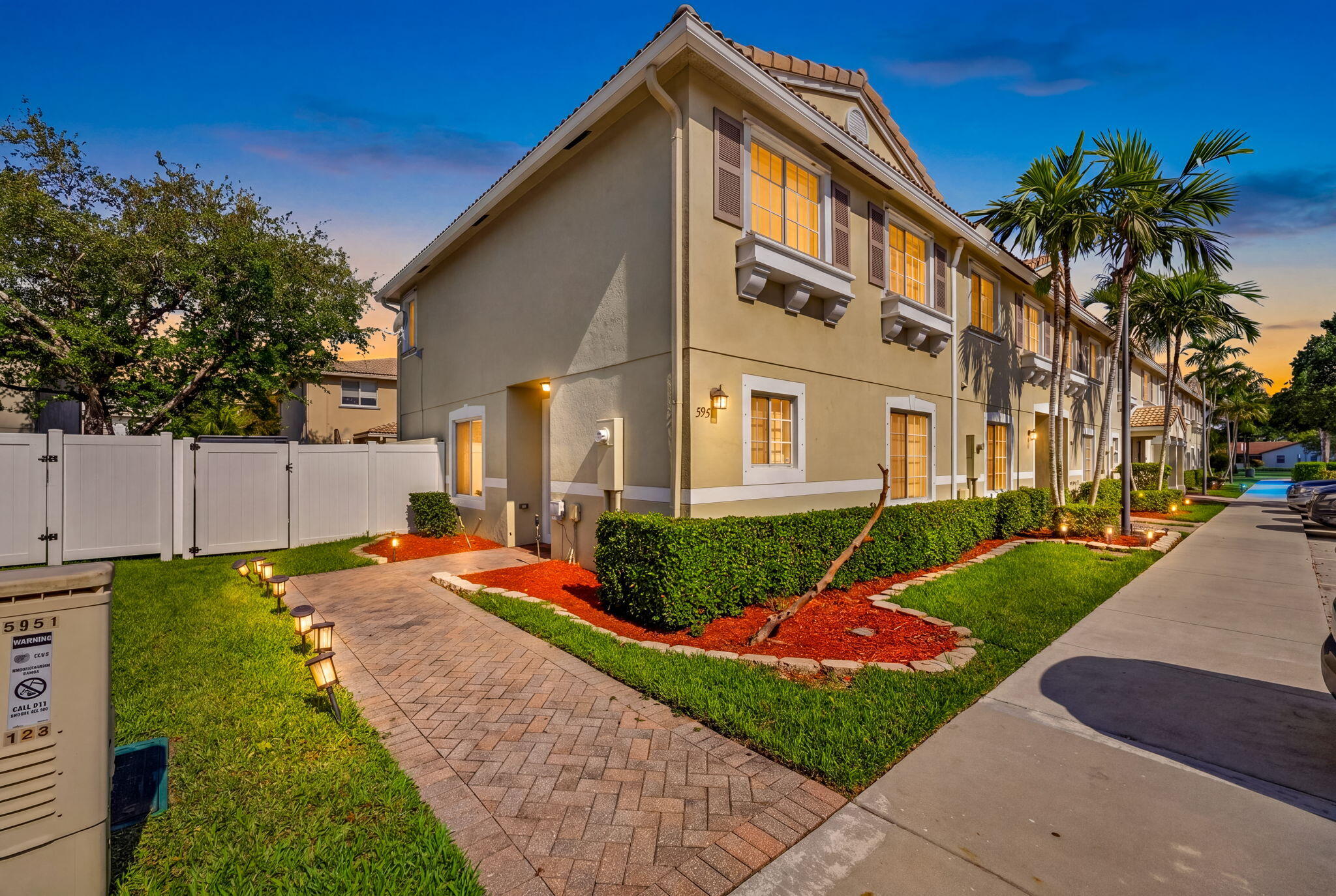 5951 Manchester Way — photo