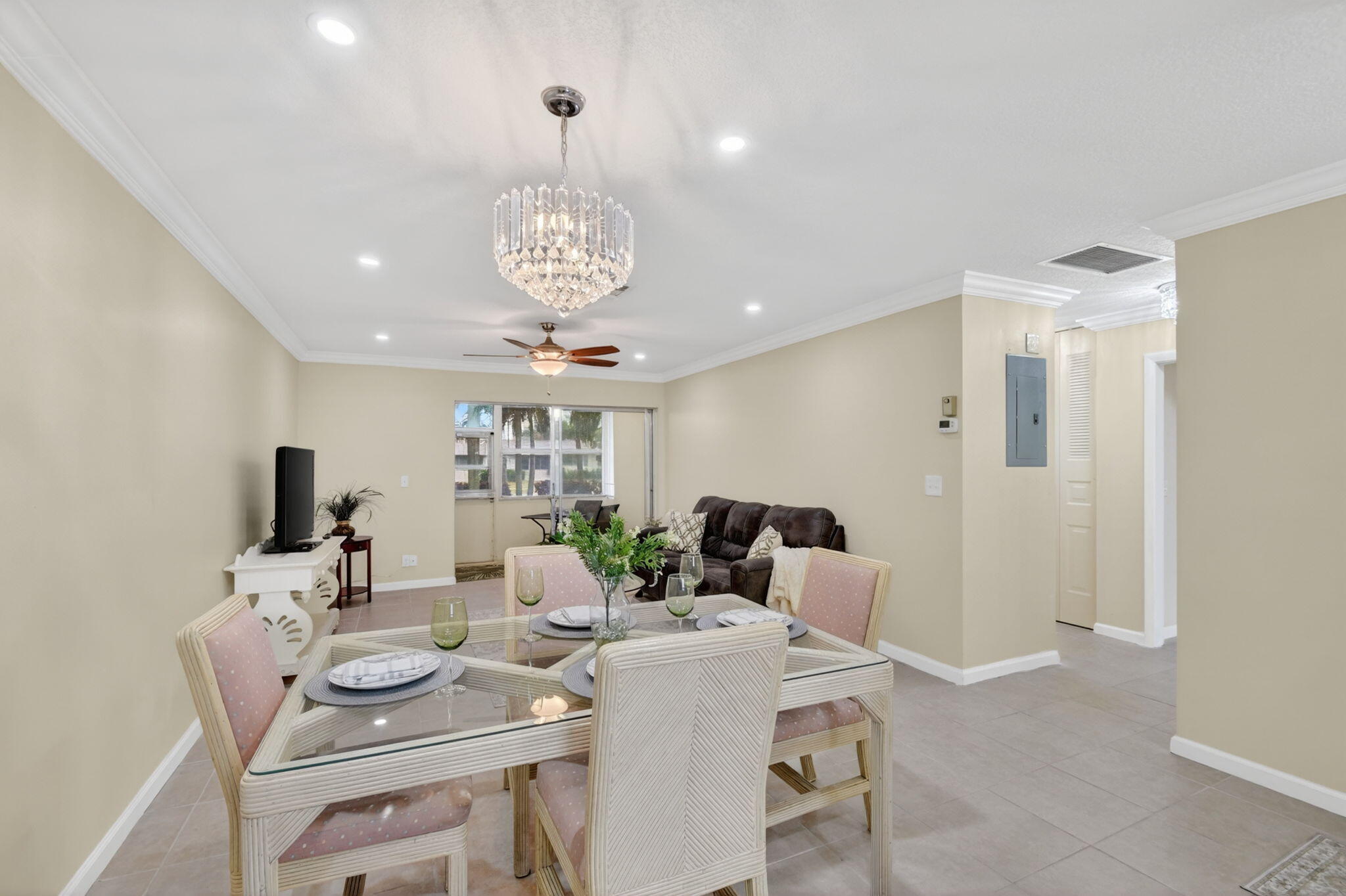 2787 Dudley Dr W Apt D — photo