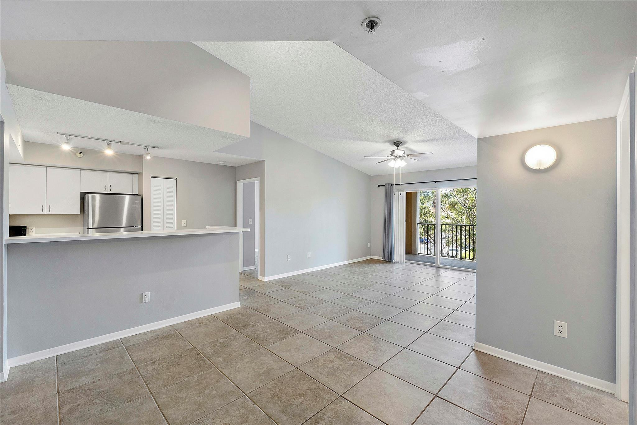 120 Yacht Club Way 305 — photo