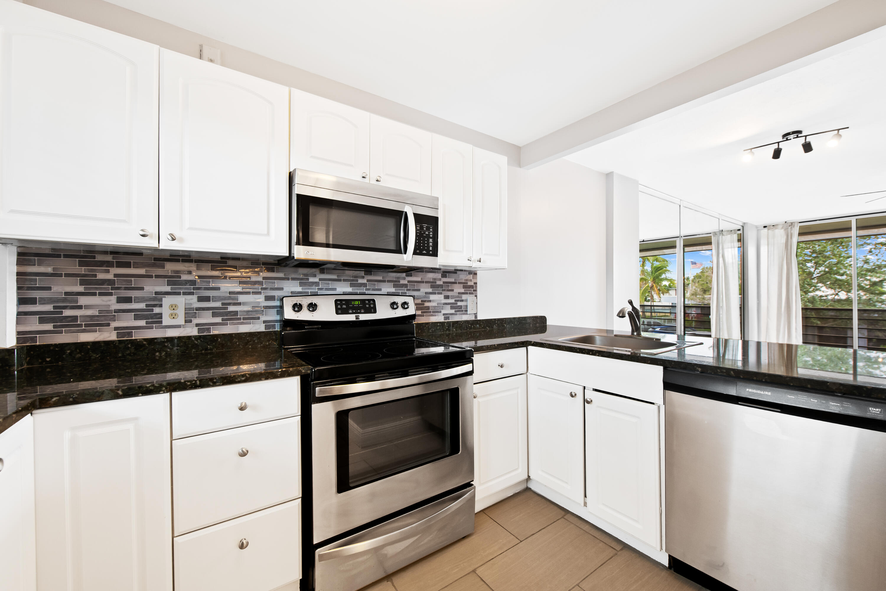113 Royal Park Drive 2H — photo