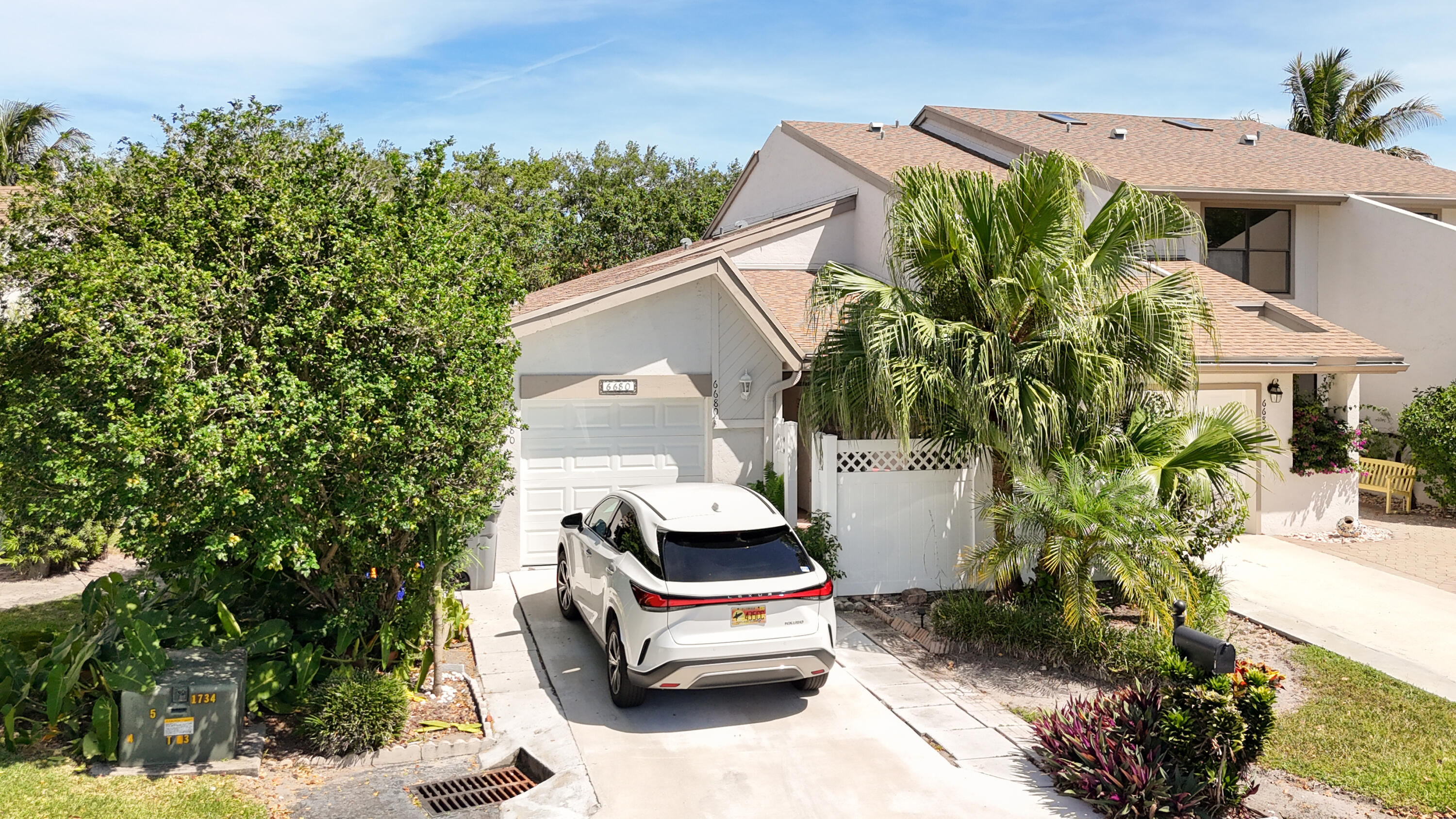 6680 Canary Palm Circle — photo
