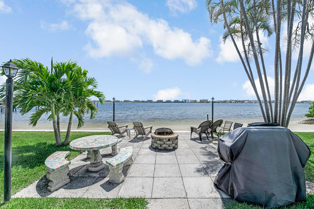 1430 S Lakeside Drive 22 — photo