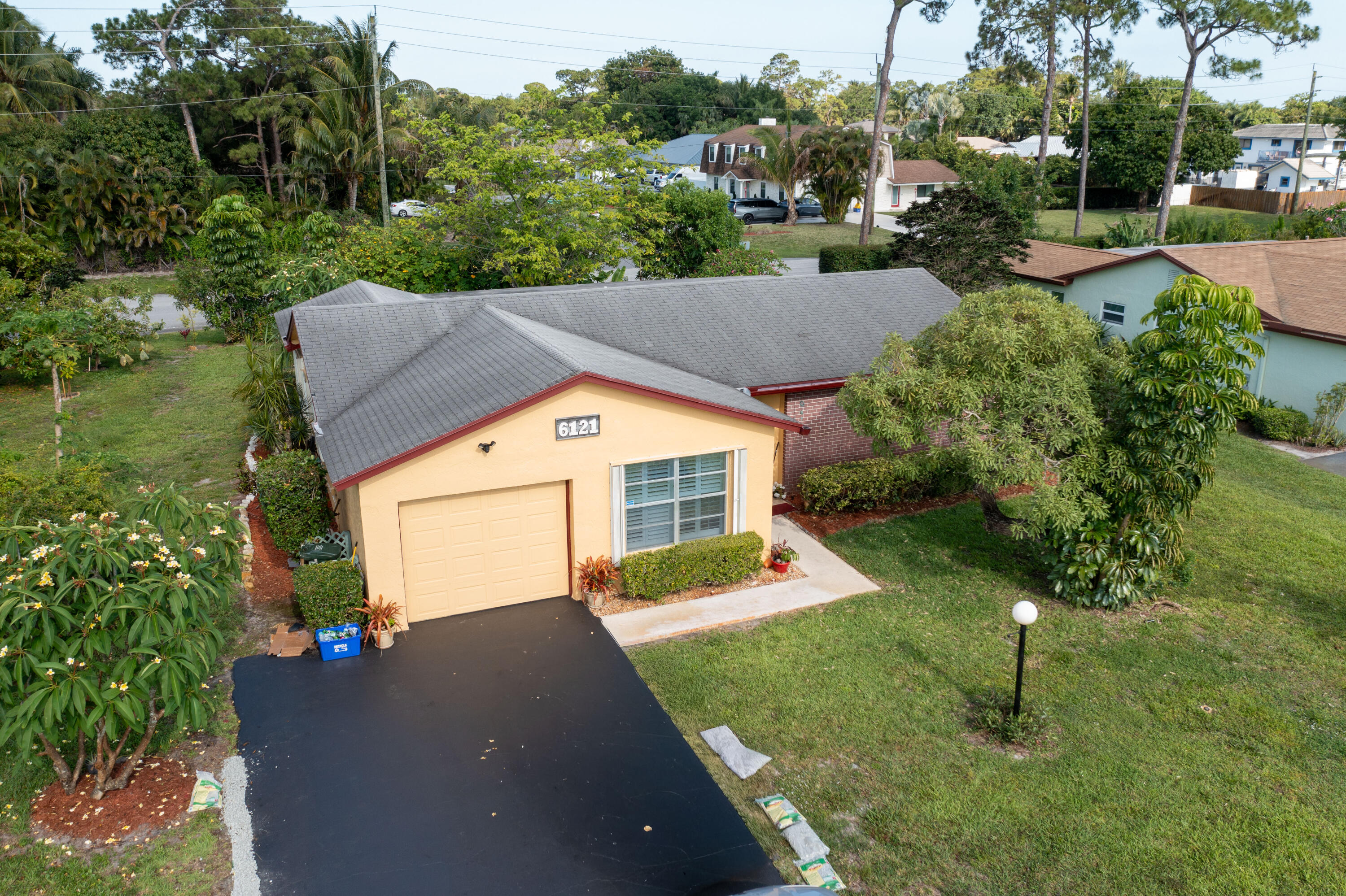 6121 Rainbow Circle — photo