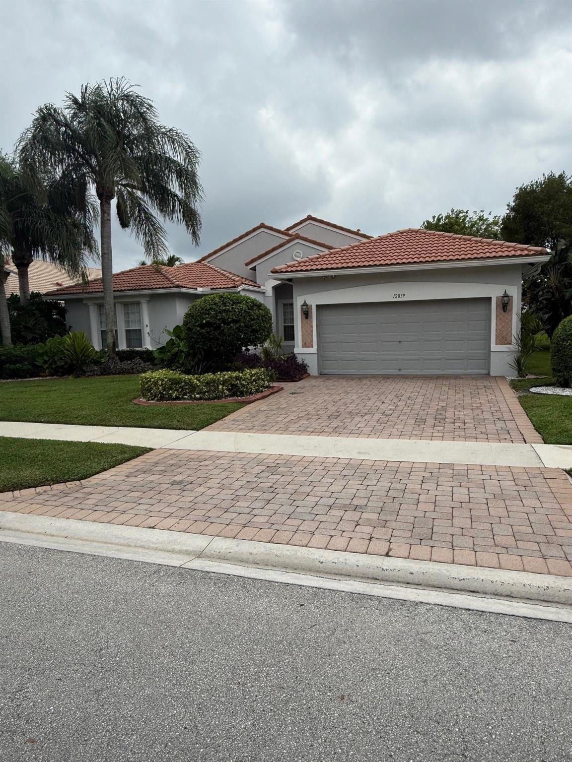 12039 Oakvista Drive — photo