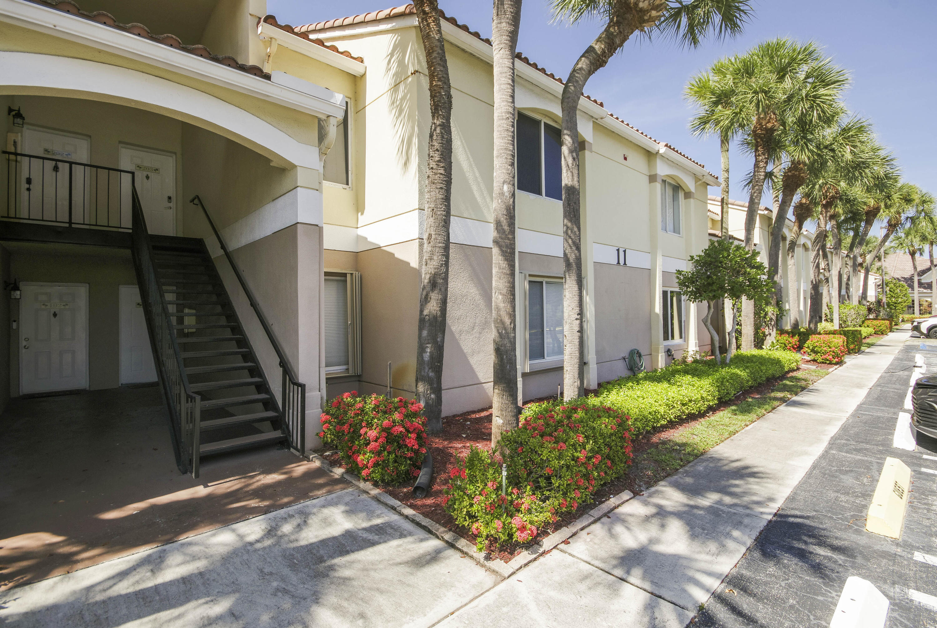 815 W Boynton Beach Boulevard 11-103 — photo