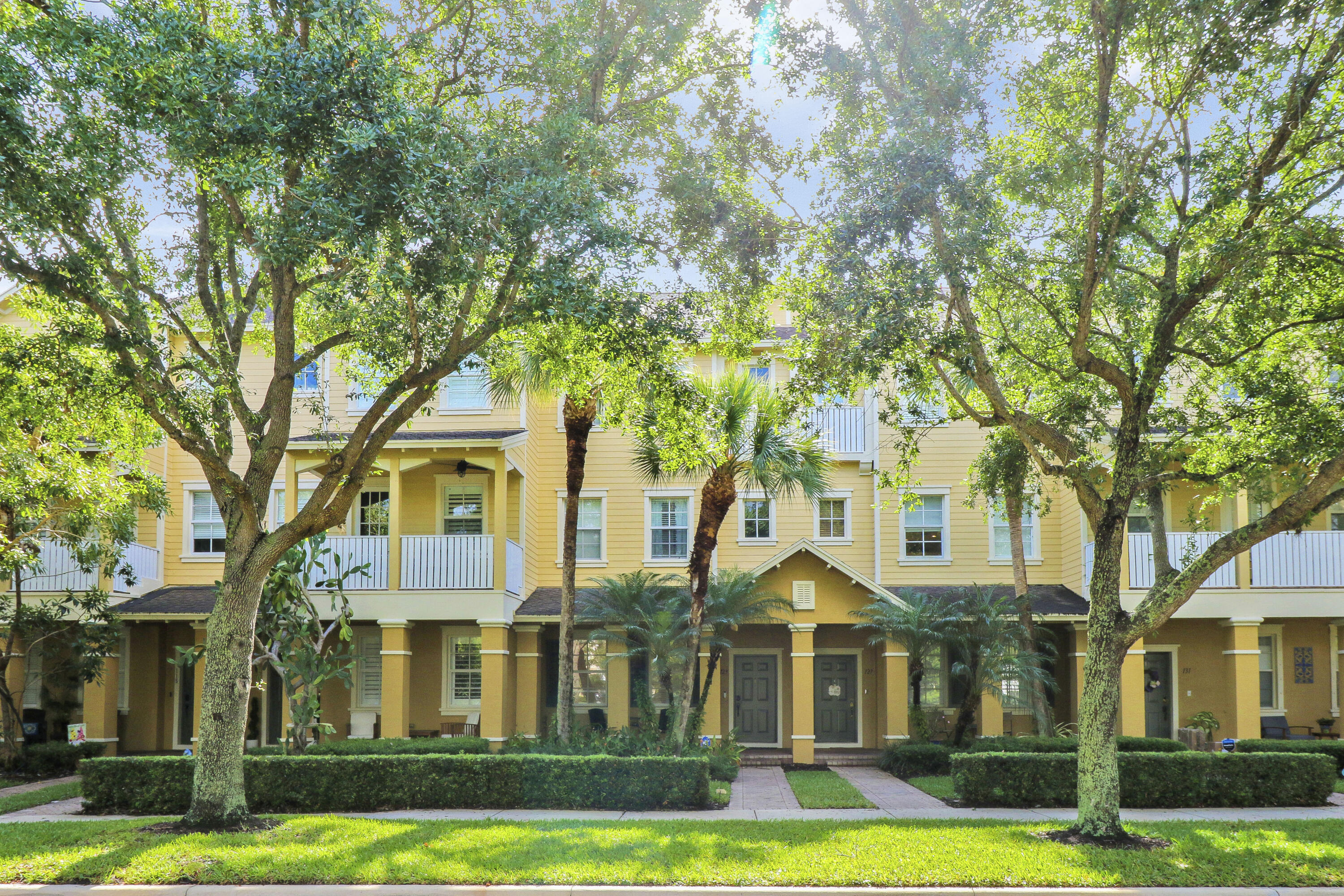 123 E Thatch Palm Circle — photo
