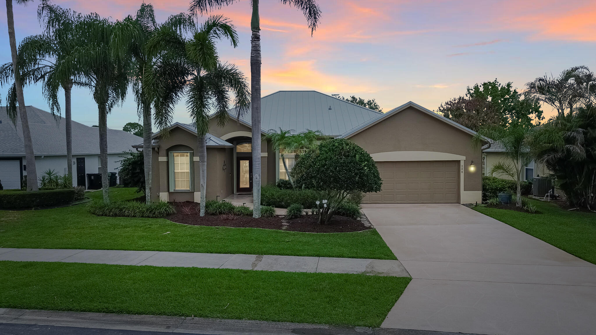 208 SW Whitewood Drive — photo
