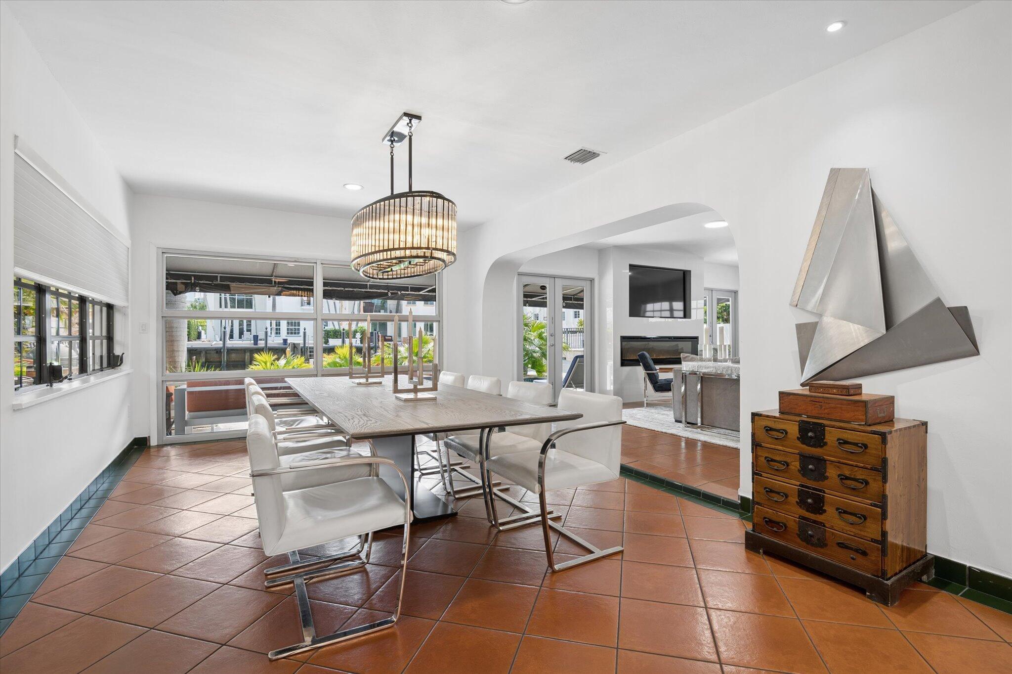 325 Coconut Isle Drive — photo