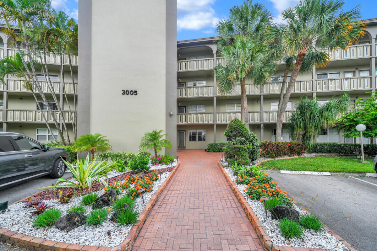 3005 Portofino Isle N2 — photo