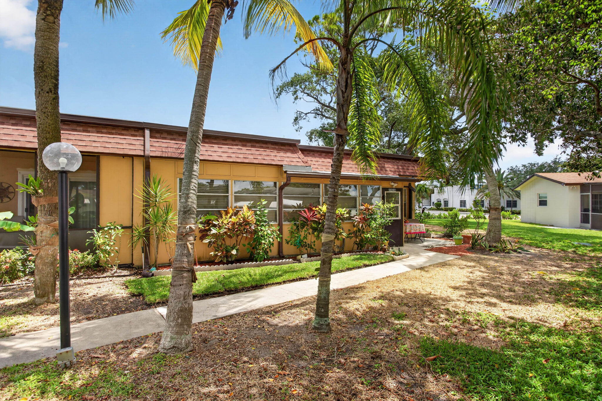 2002 SW Natura Boulevard B — photo