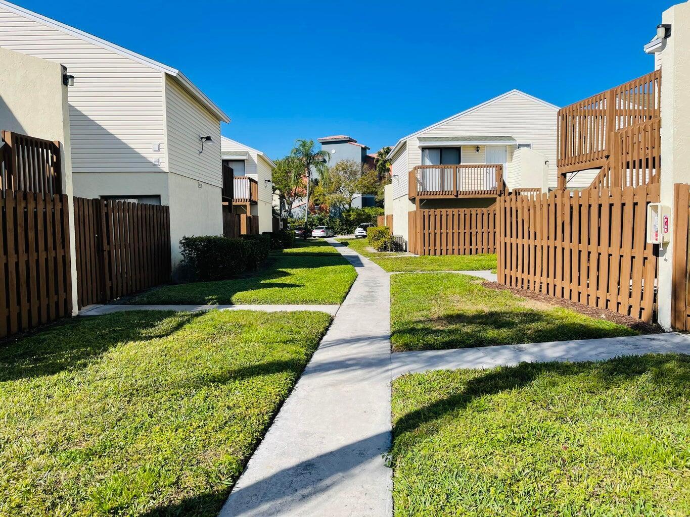 637 Executive Center Drive N208 — photo