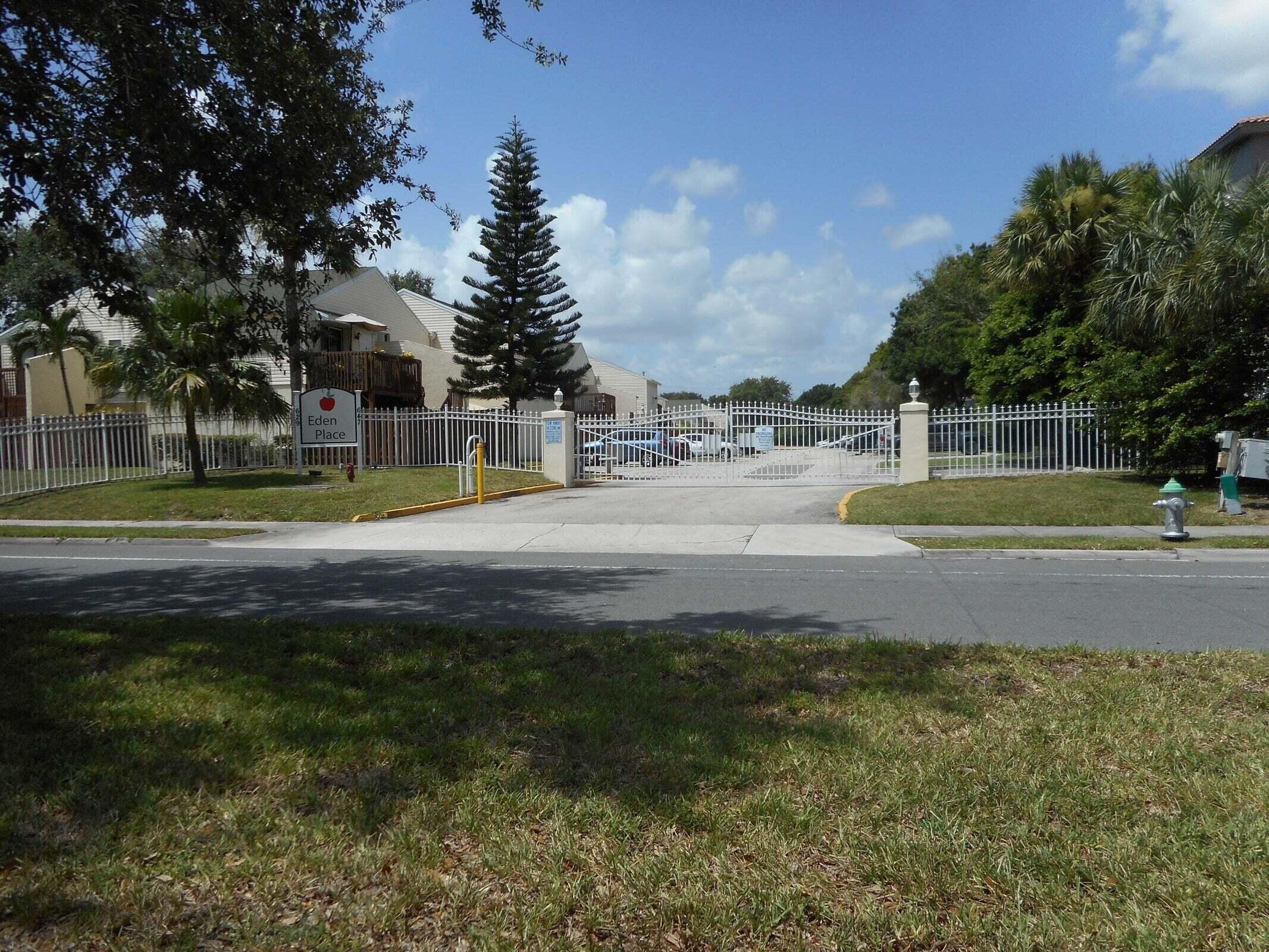 639 Executive Center Drive O-208 — photo