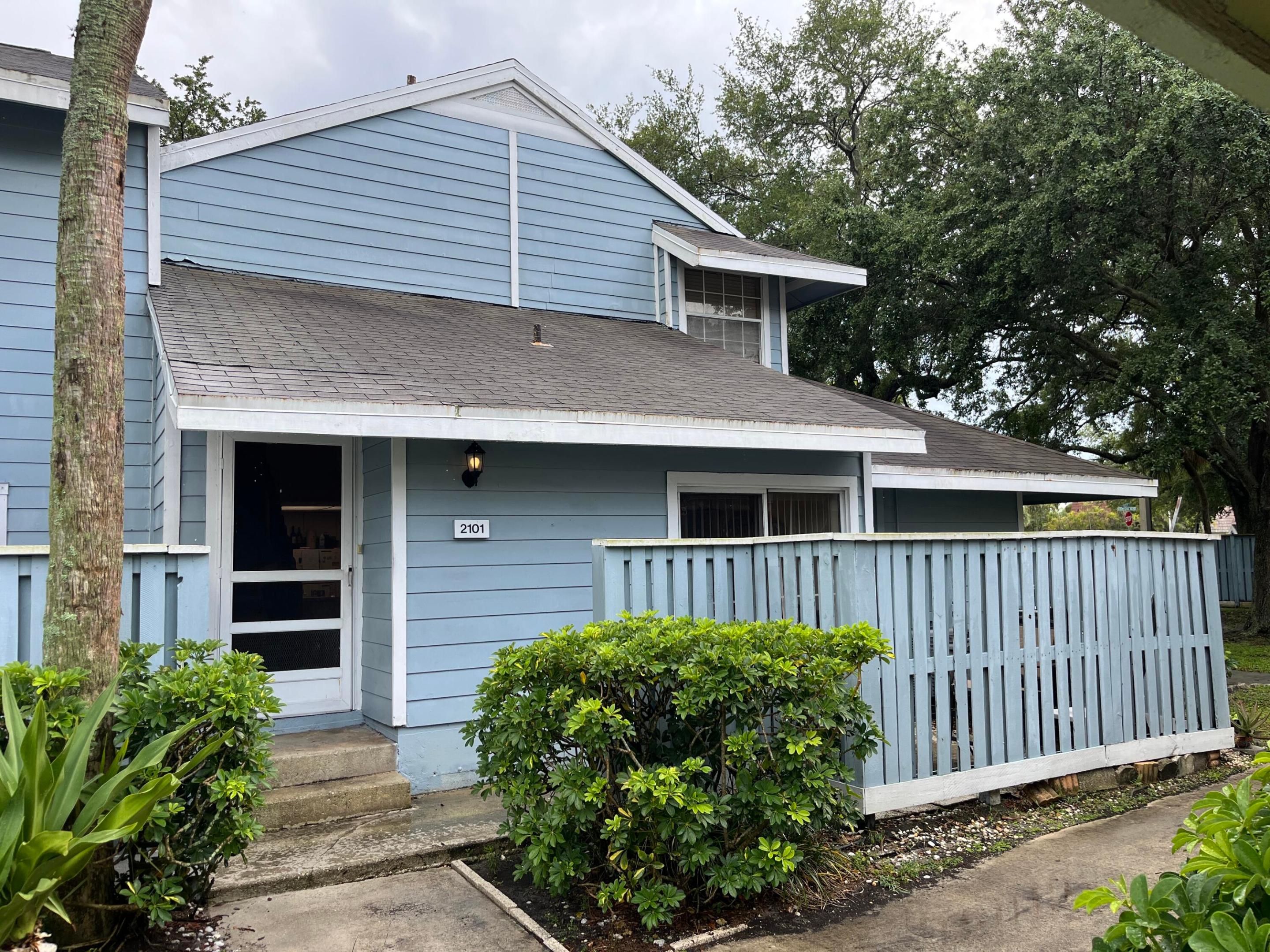 2101 Champions Way — photo