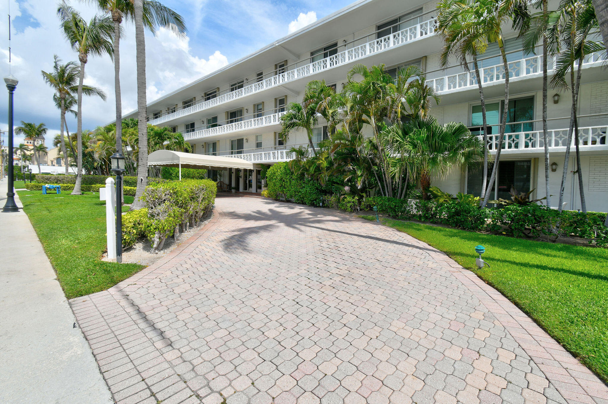 139 Sunrise Avenue 2030 — photo