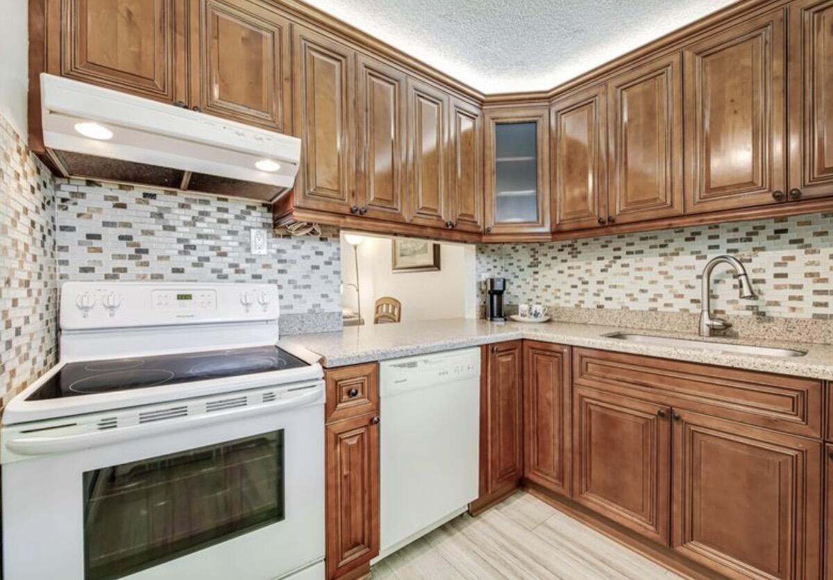 2855 Garden Drive S 102 — photo