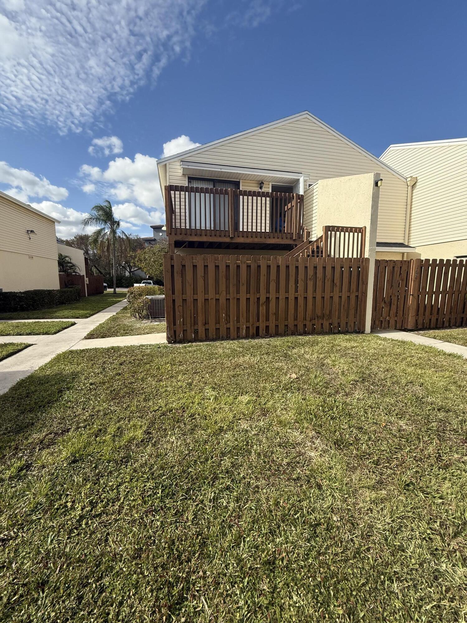 633 Executive Center Drive L202 — photo