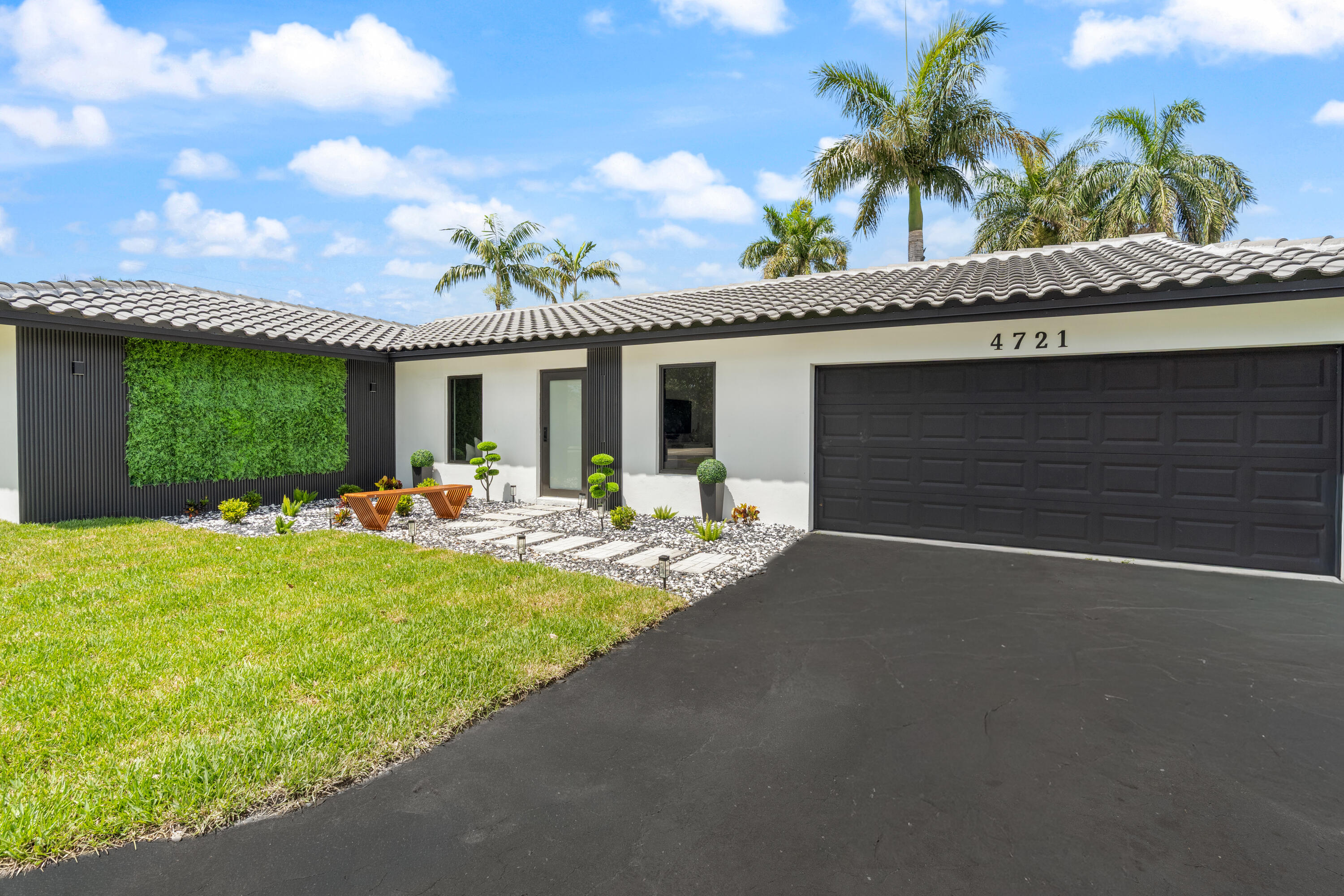 4721 Bayview Drive — photo