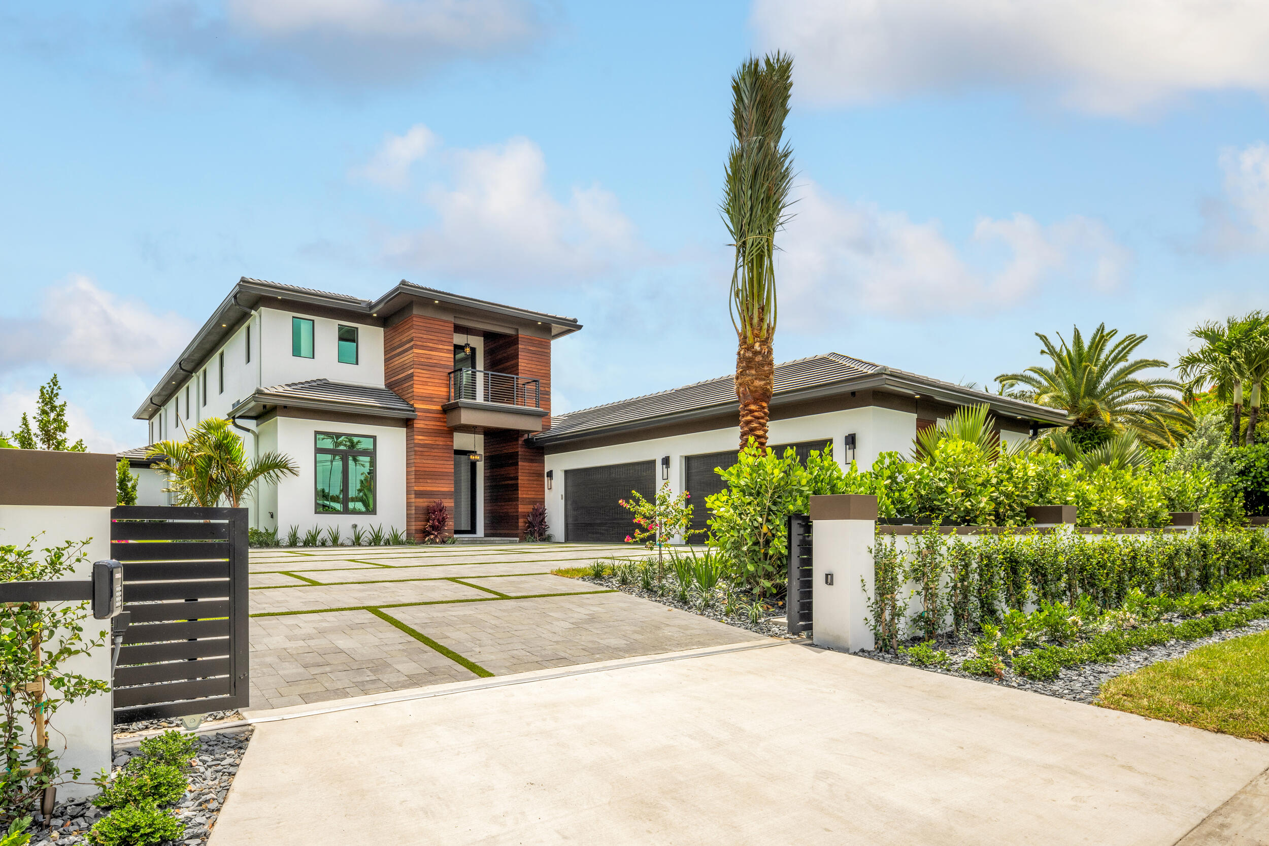 1708 N Lakeside Drive — photo