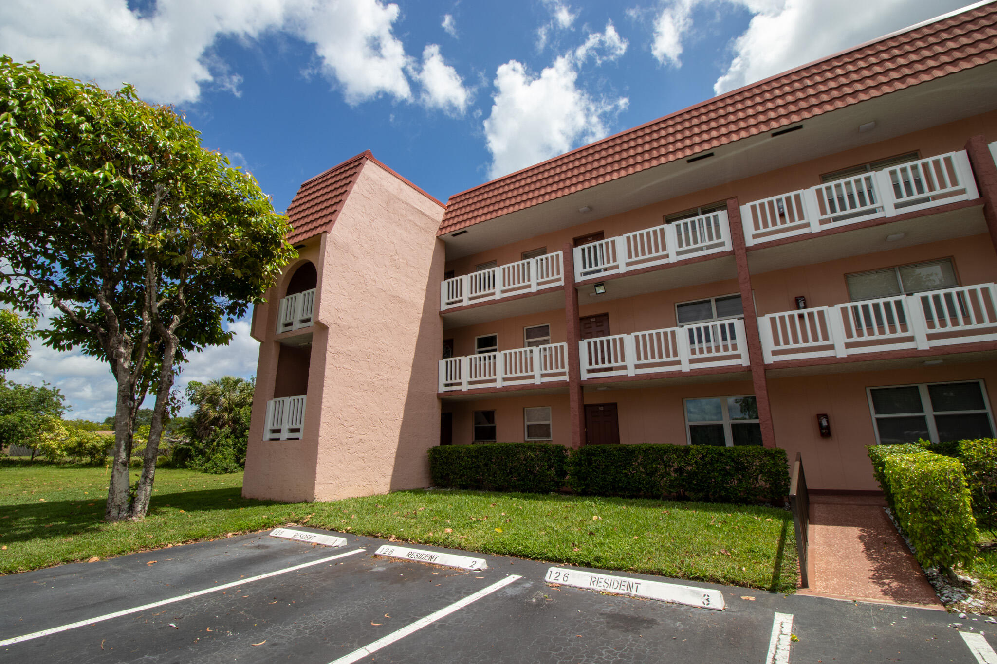9621 Sunrise Lakes Boulevard 102 — photo