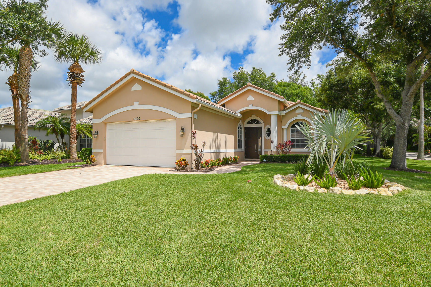 7600 Greenbrier Circle — photo