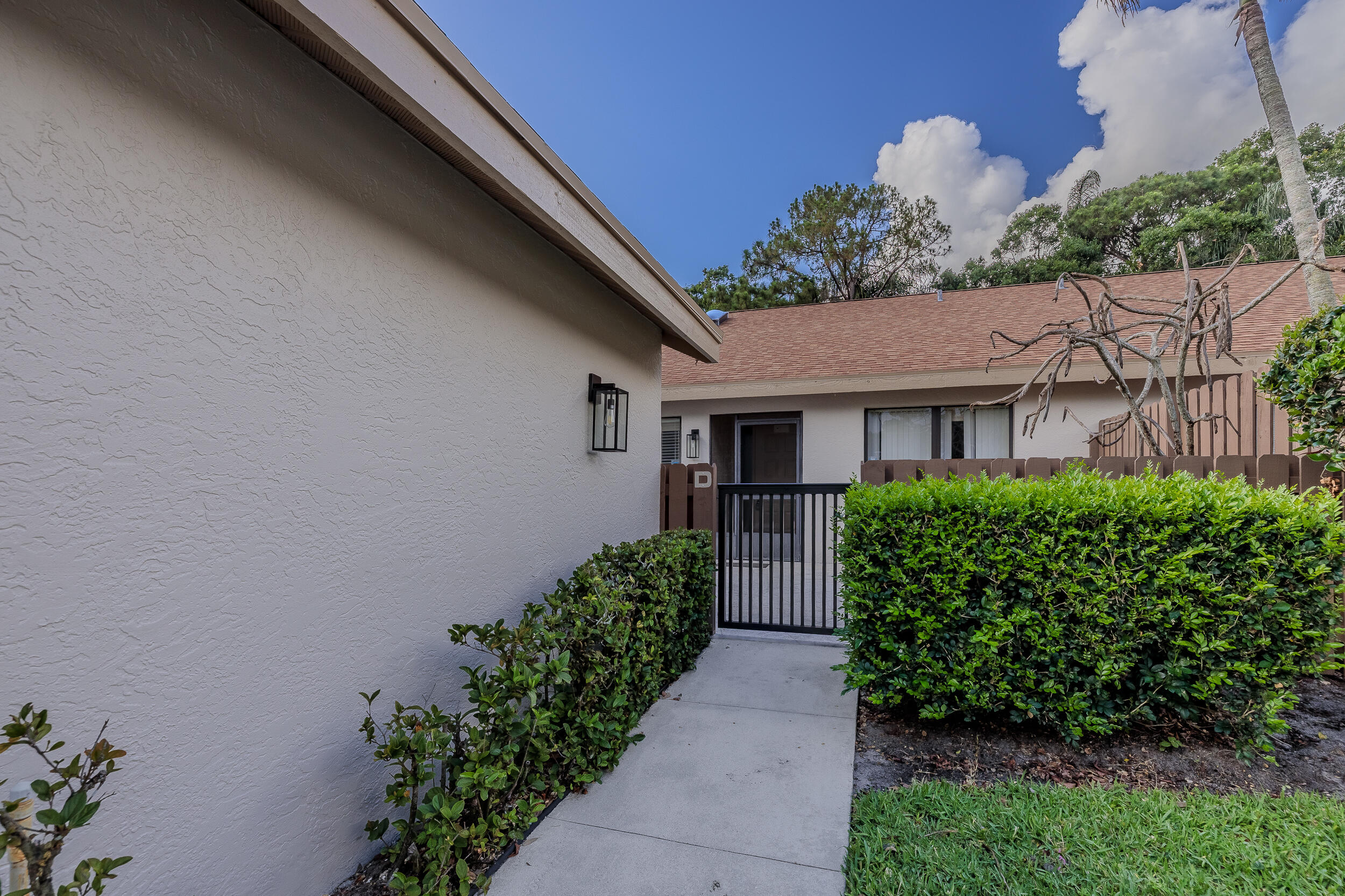 2054 SW Silver Pine Way 123D — photo