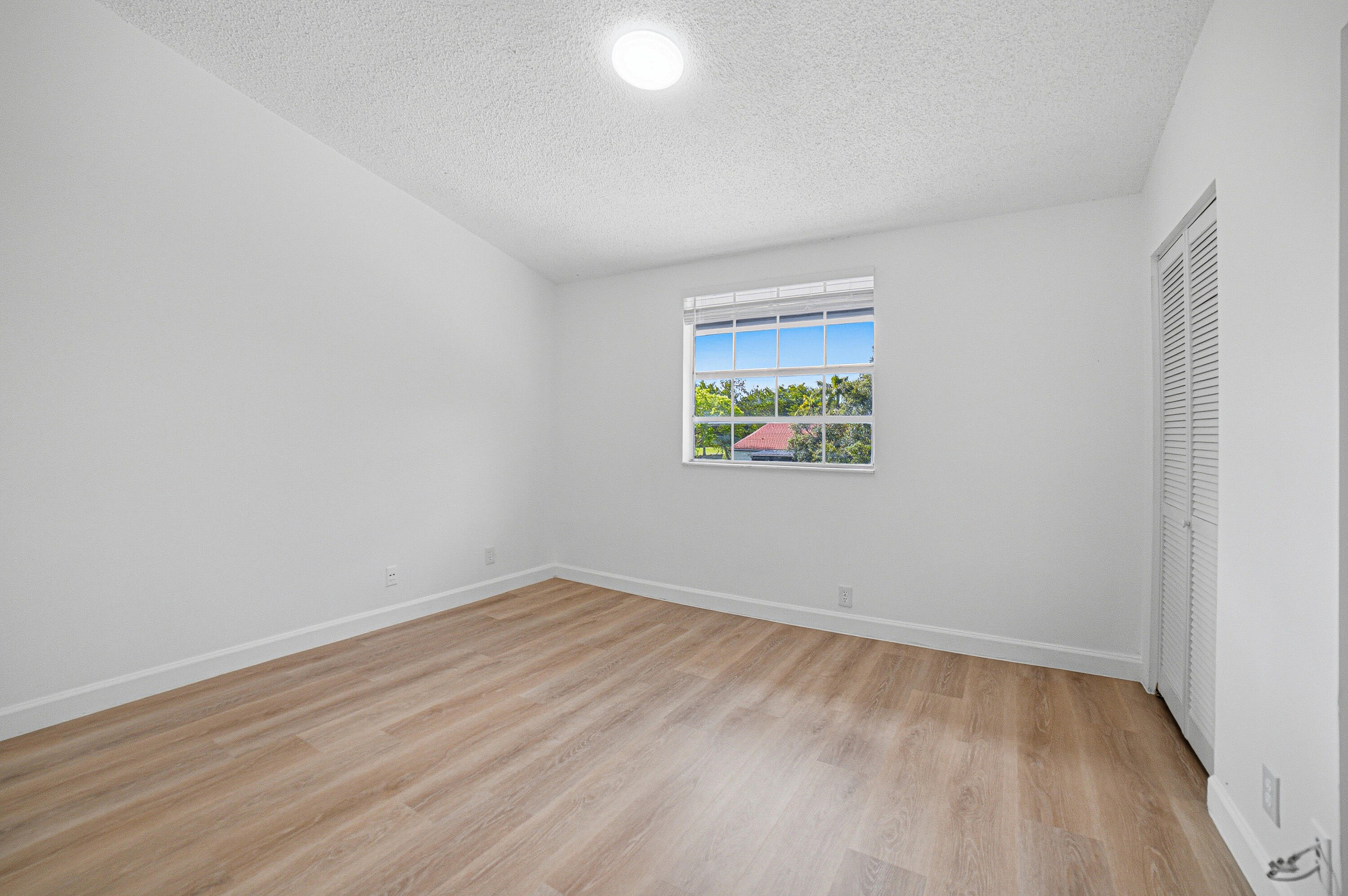 8207 Fairway Road 8207 — photo