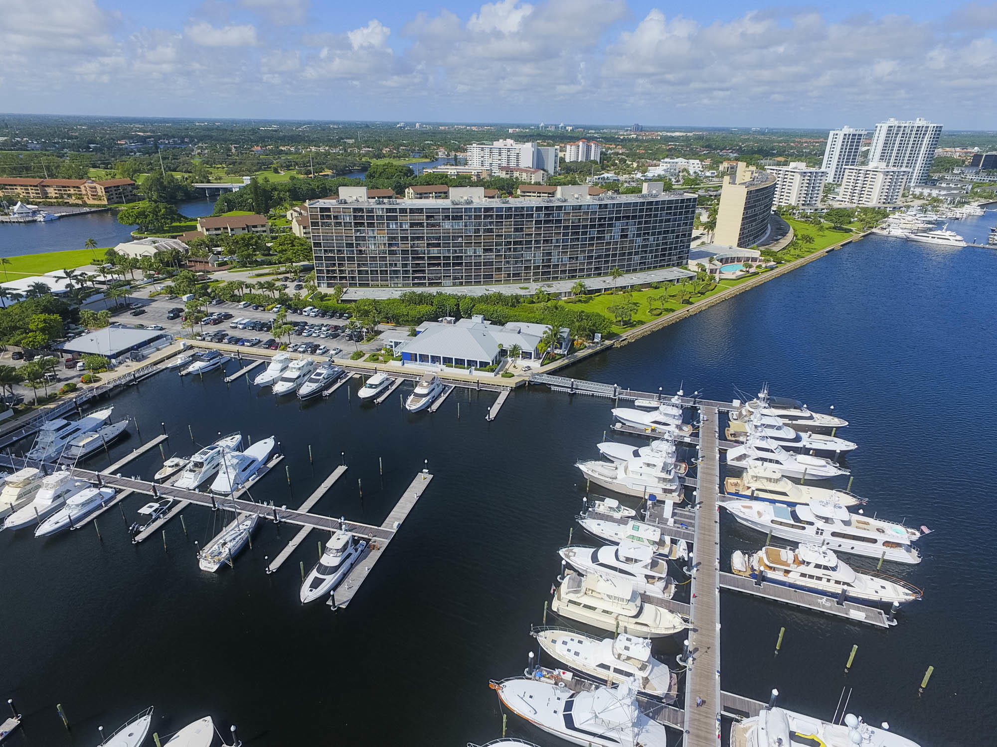136 Lakeshore Drive 211 — photo