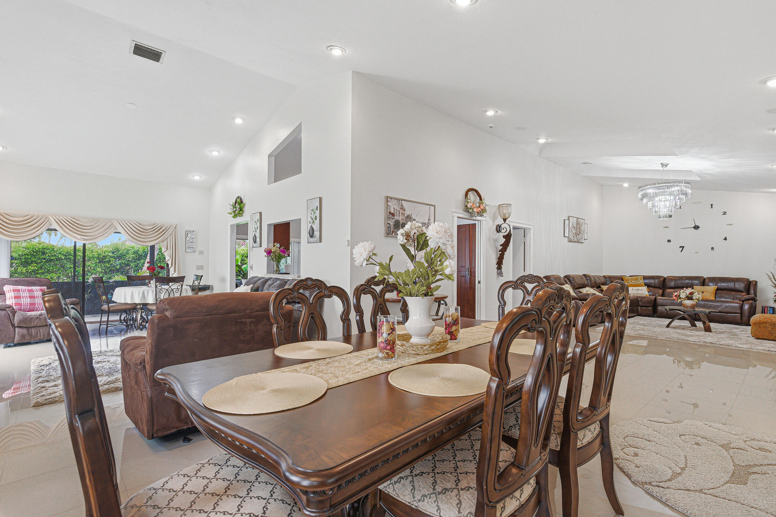 7040 Golf Pointe Circle — photo