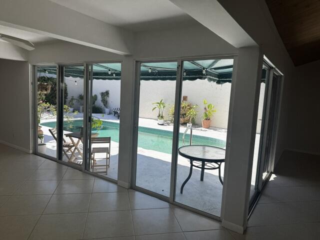 112 E Coral Fish Lane — photo