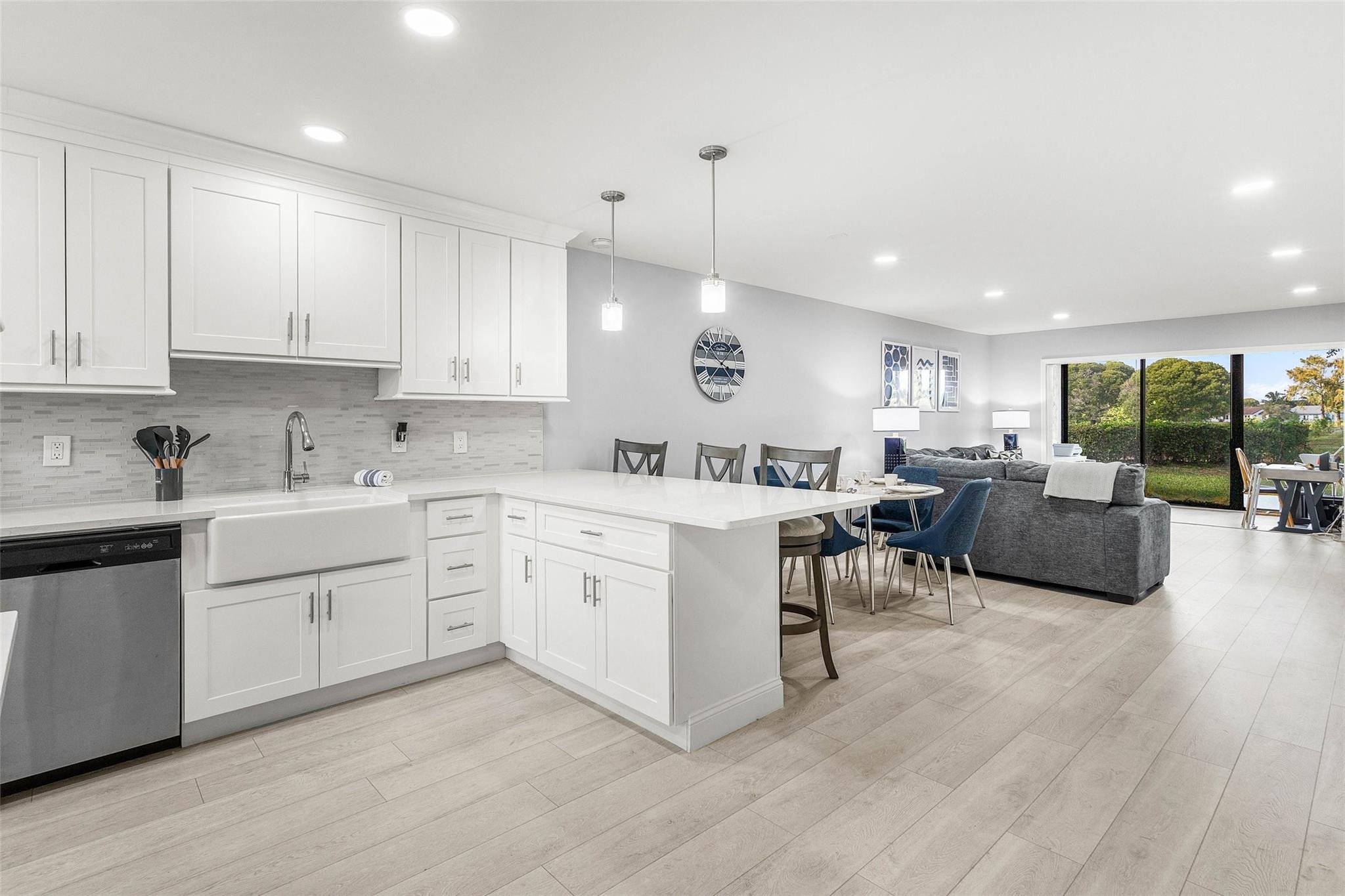 9286 Vista Del Lago — photo